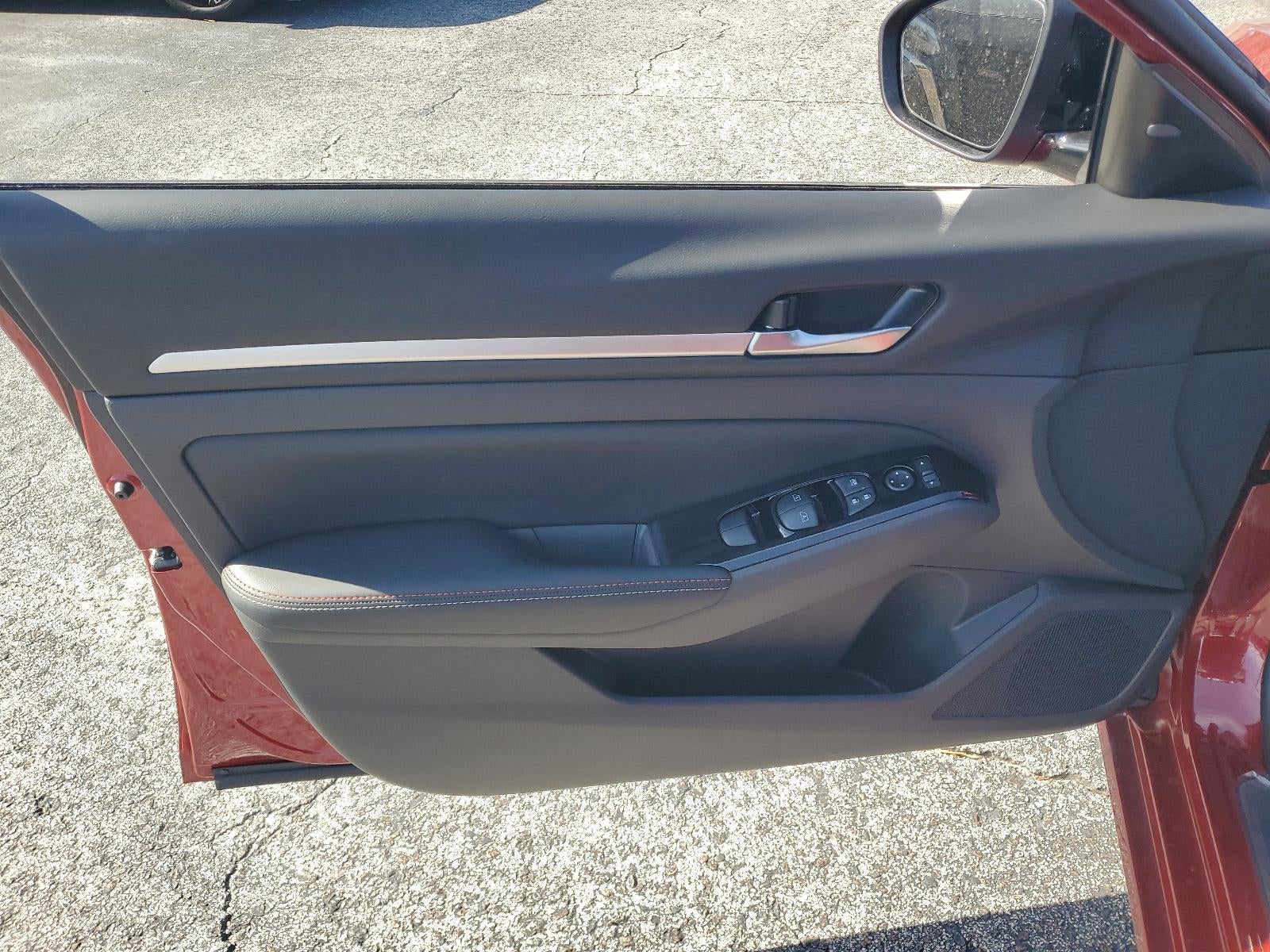 2025 Nissan Altima SR FWD