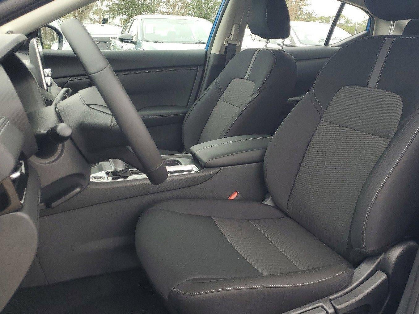 2025 Nissan Sentra SV CVT