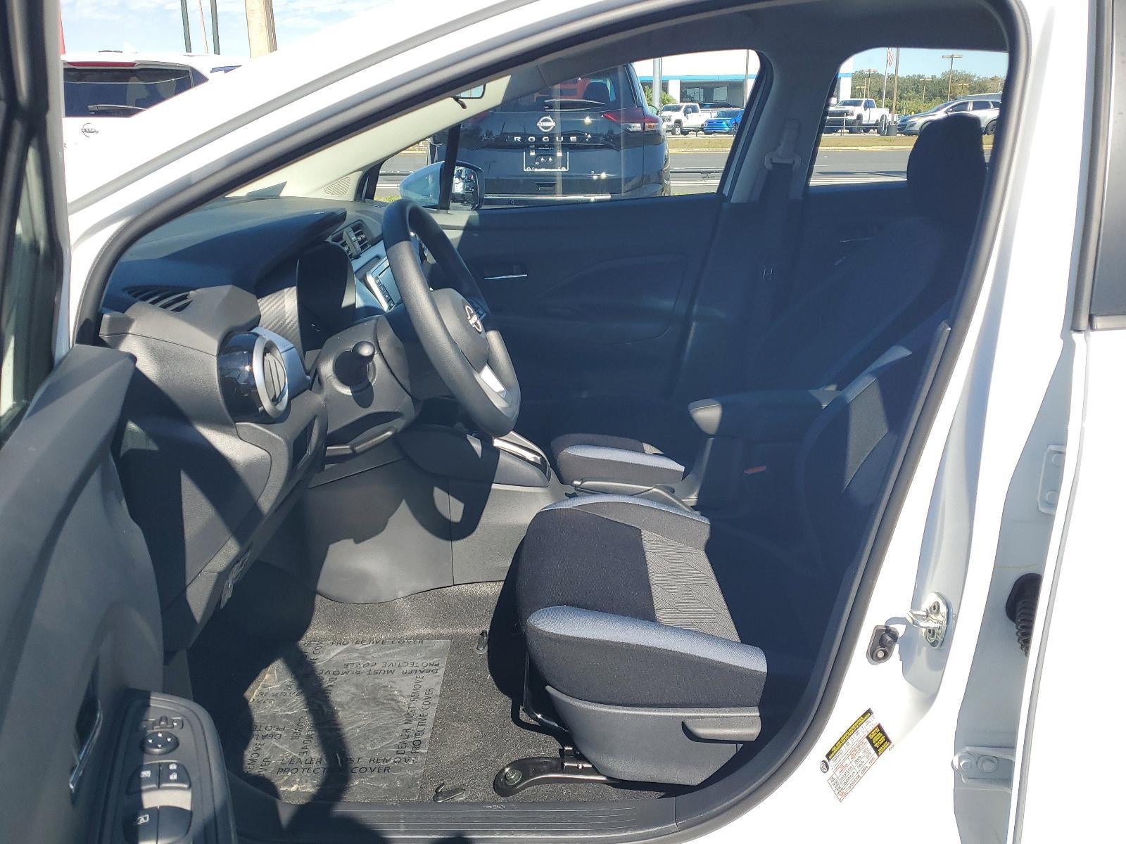 2025 Nissan Versa SV CVT