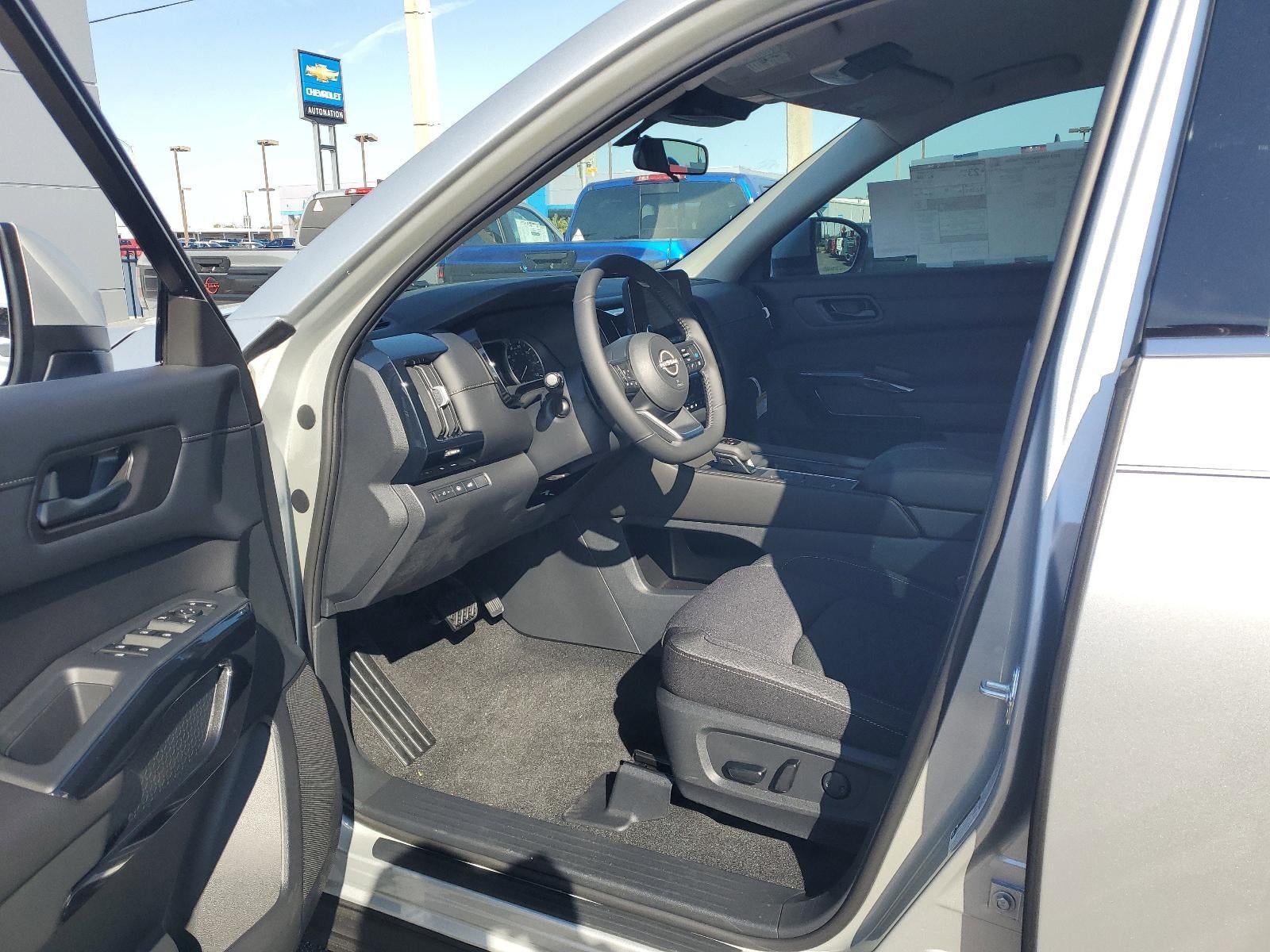 2025 Nissan Pathfinder SV 2WD