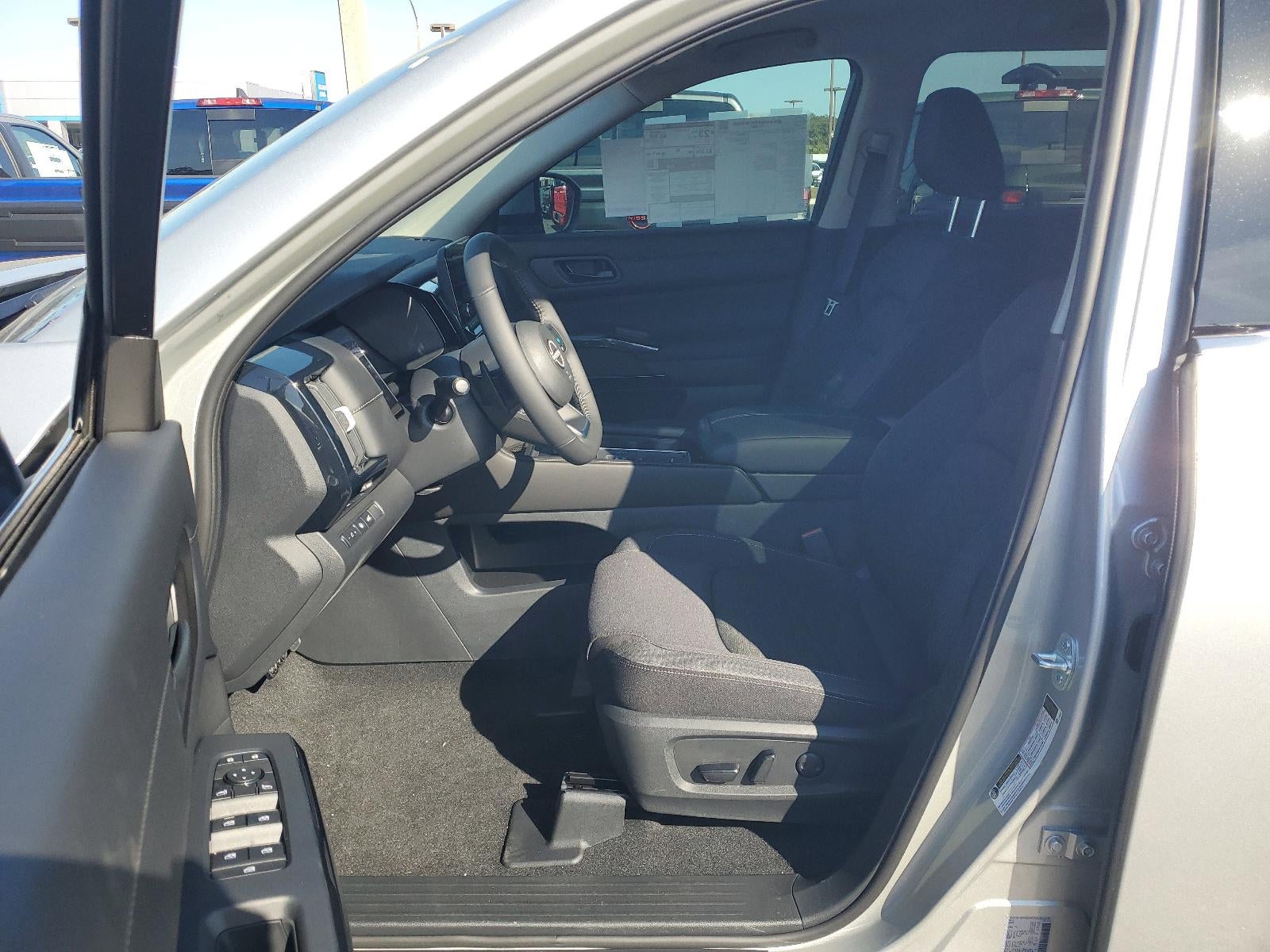 2025 Nissan Pathfinder SV 2WD