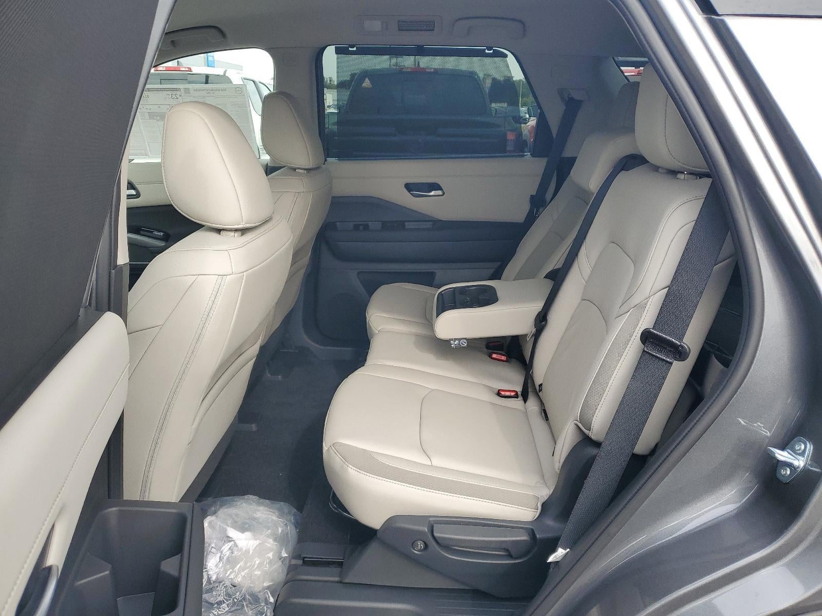 2025 Nissan Pathfinder SL 2WD