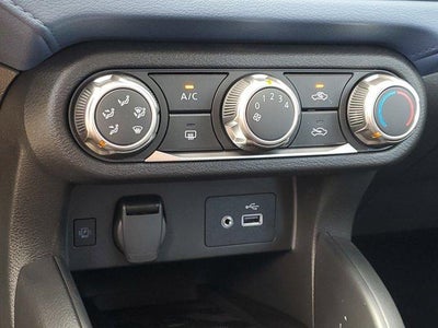 2025 Nissan Versa SV CVT