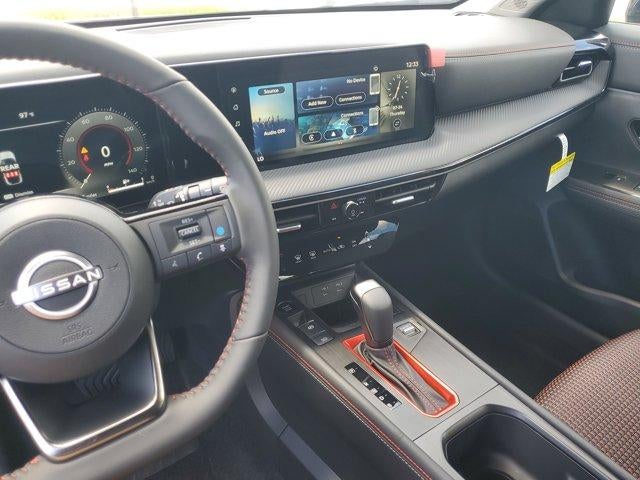 2025 Nissan Kicks SR FWD