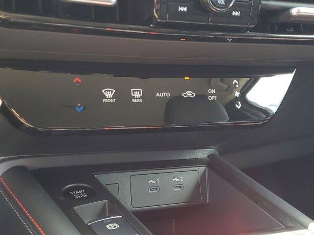 2025 Nissan Kicks SR FWD