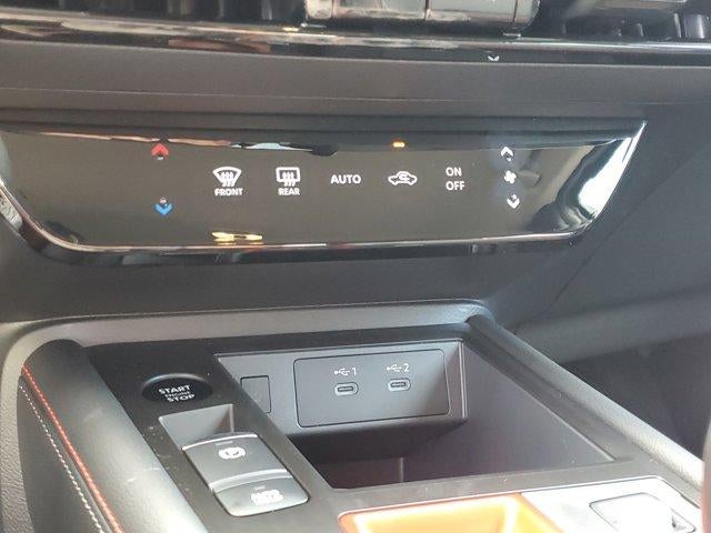 2025 Nissan Kicks SR FWD