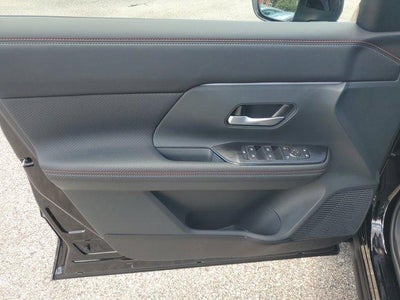 2025 Nissan Kicks SR FWD