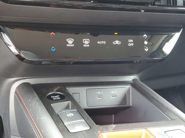 2025 Nissan Kicks SR FWD