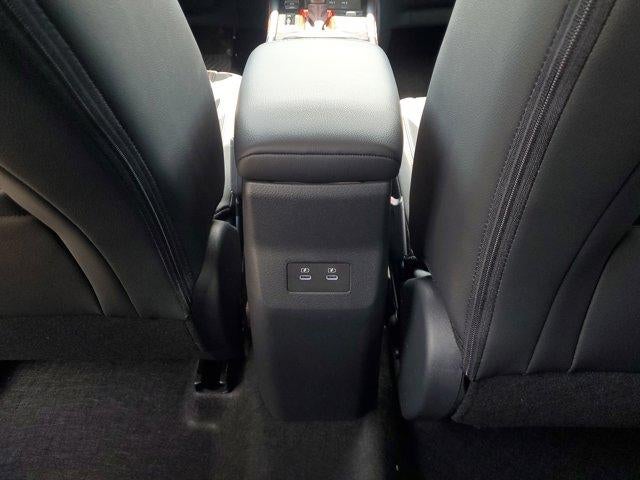 2025 Nissan Kicks SR FWD