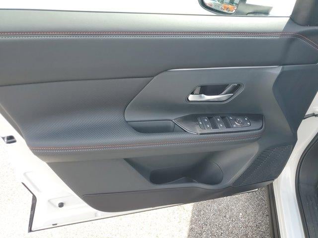 2025 Nissan Kicks SR FWD