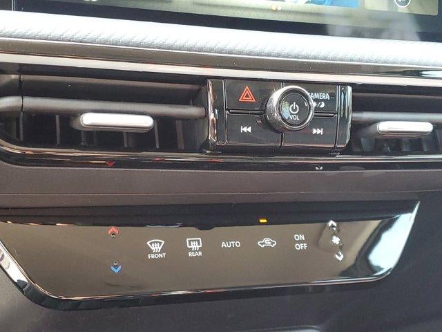 2025 Nissan Kicks SR FWD