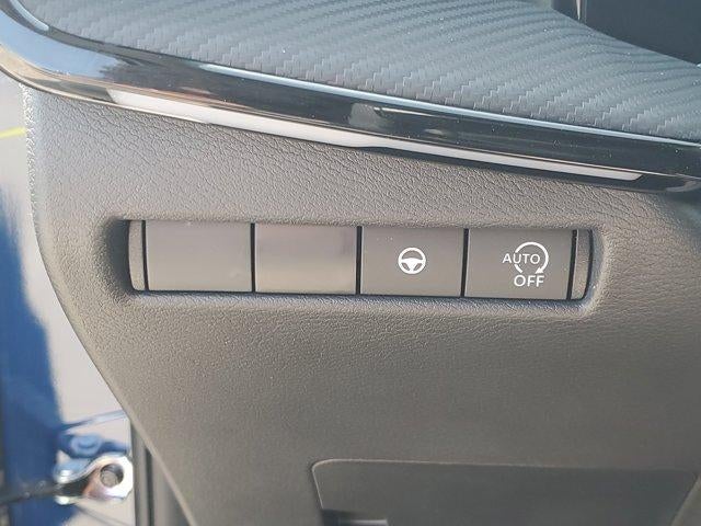 2025 Nissan Kicks SR FWD