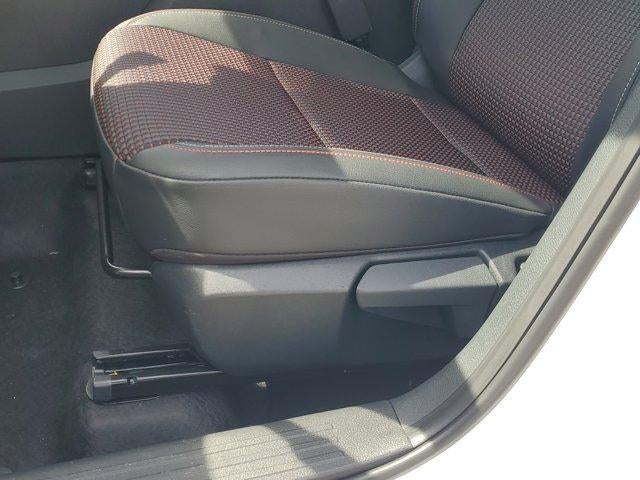 2025 Nissan Kicks SR FWD