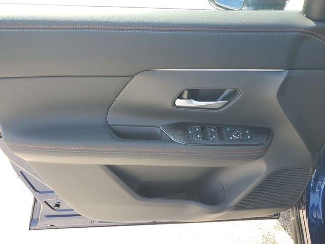 2025 Nissan Kicks SR FWD