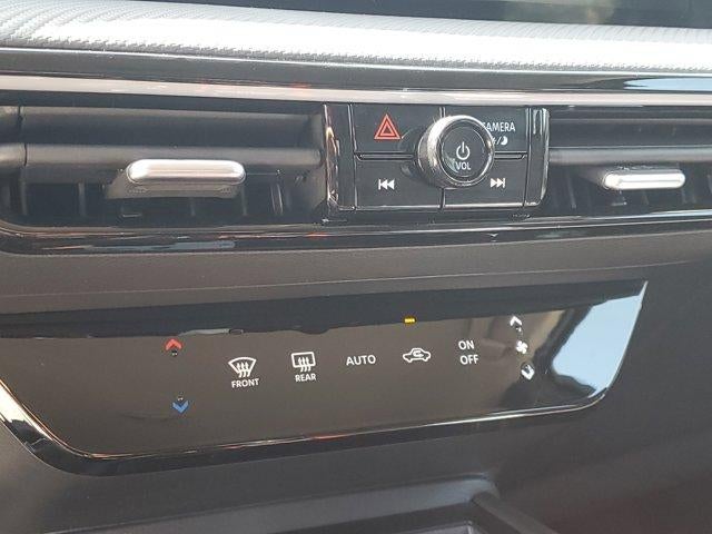 2025 Nissan Kicks SR FWD