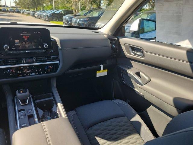 2025 Nissan Pathfinder SV 2WD