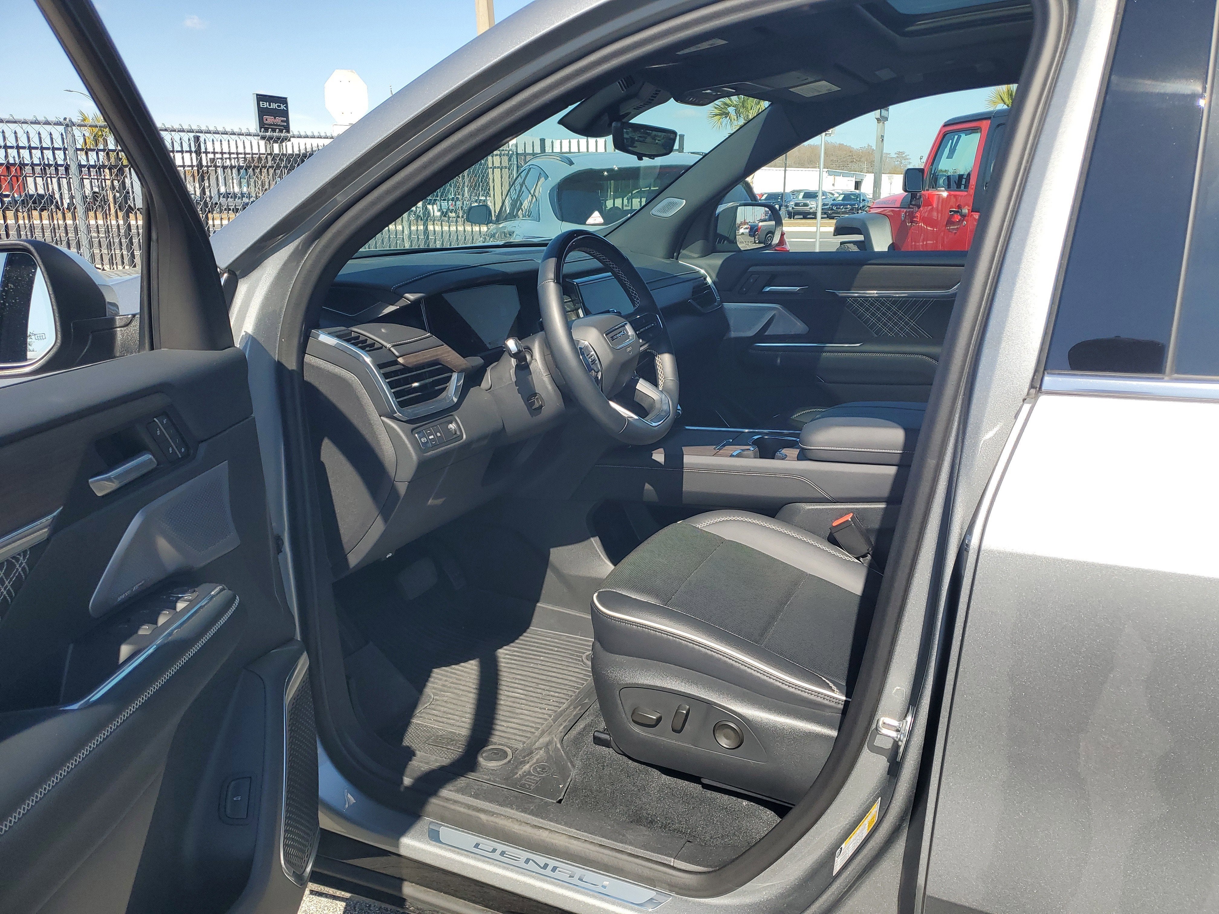 2024 GMC Acadia FWD Denali