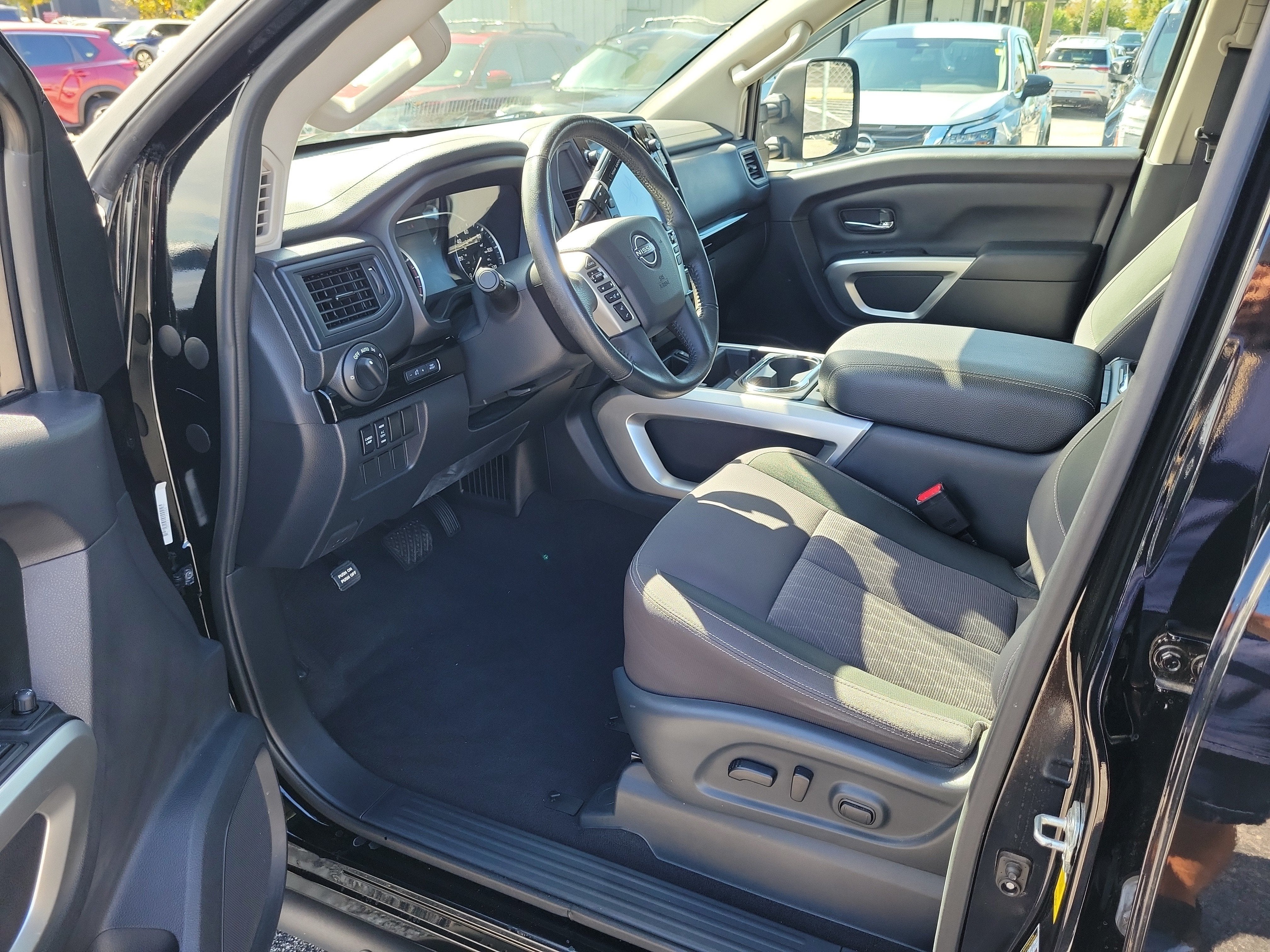 2023 Nissan Titan SV