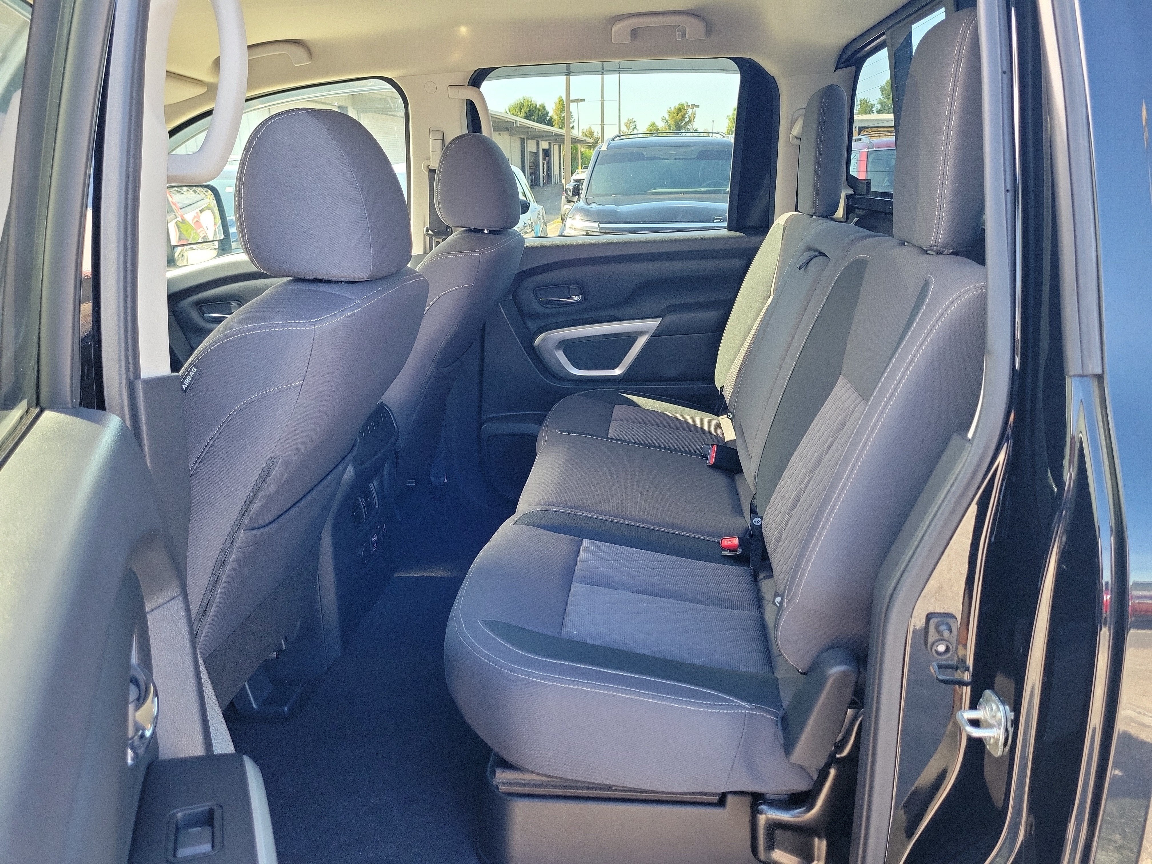 2023 Nissan Titan SV