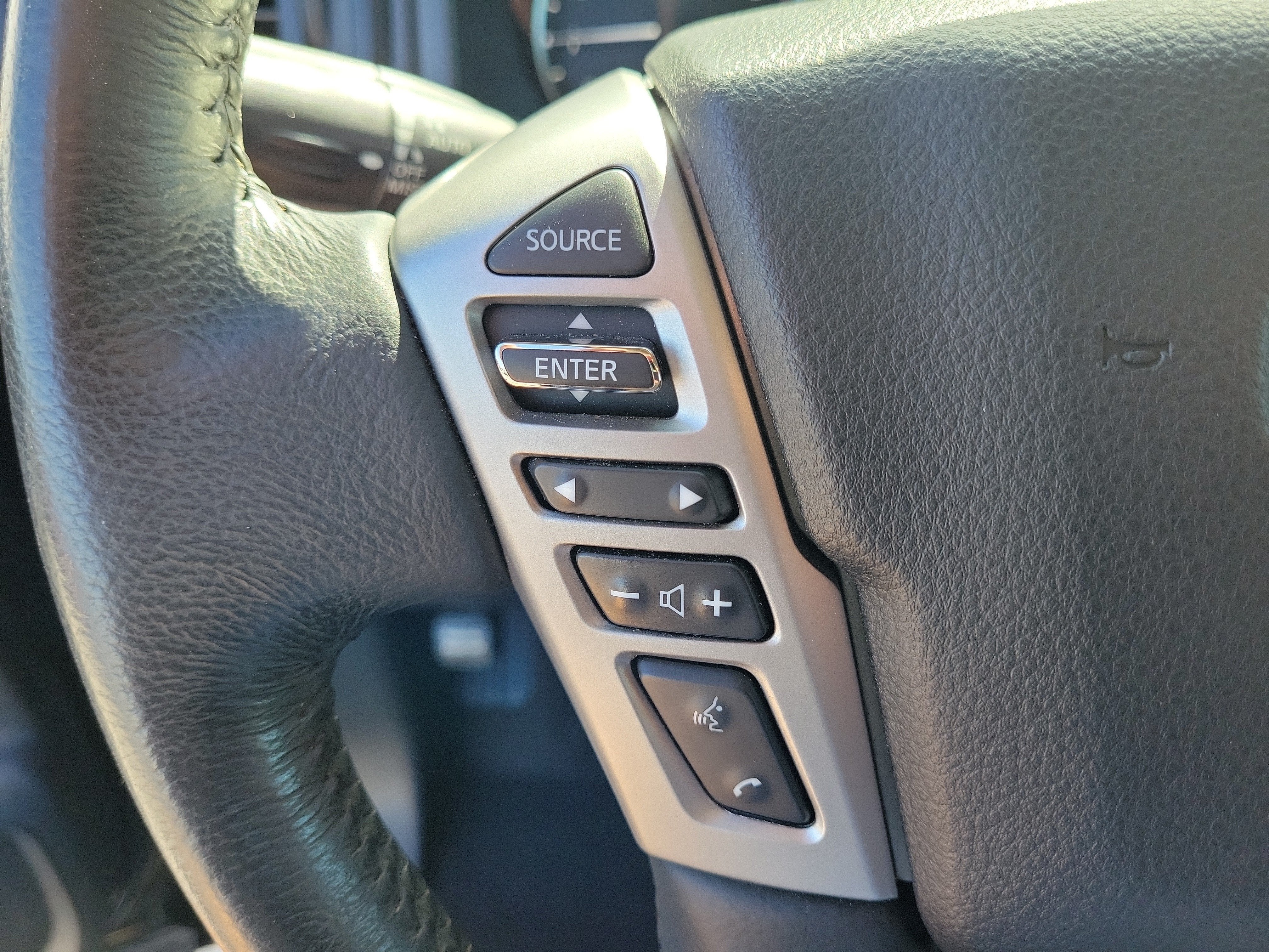 2023 Nissan Titan SV