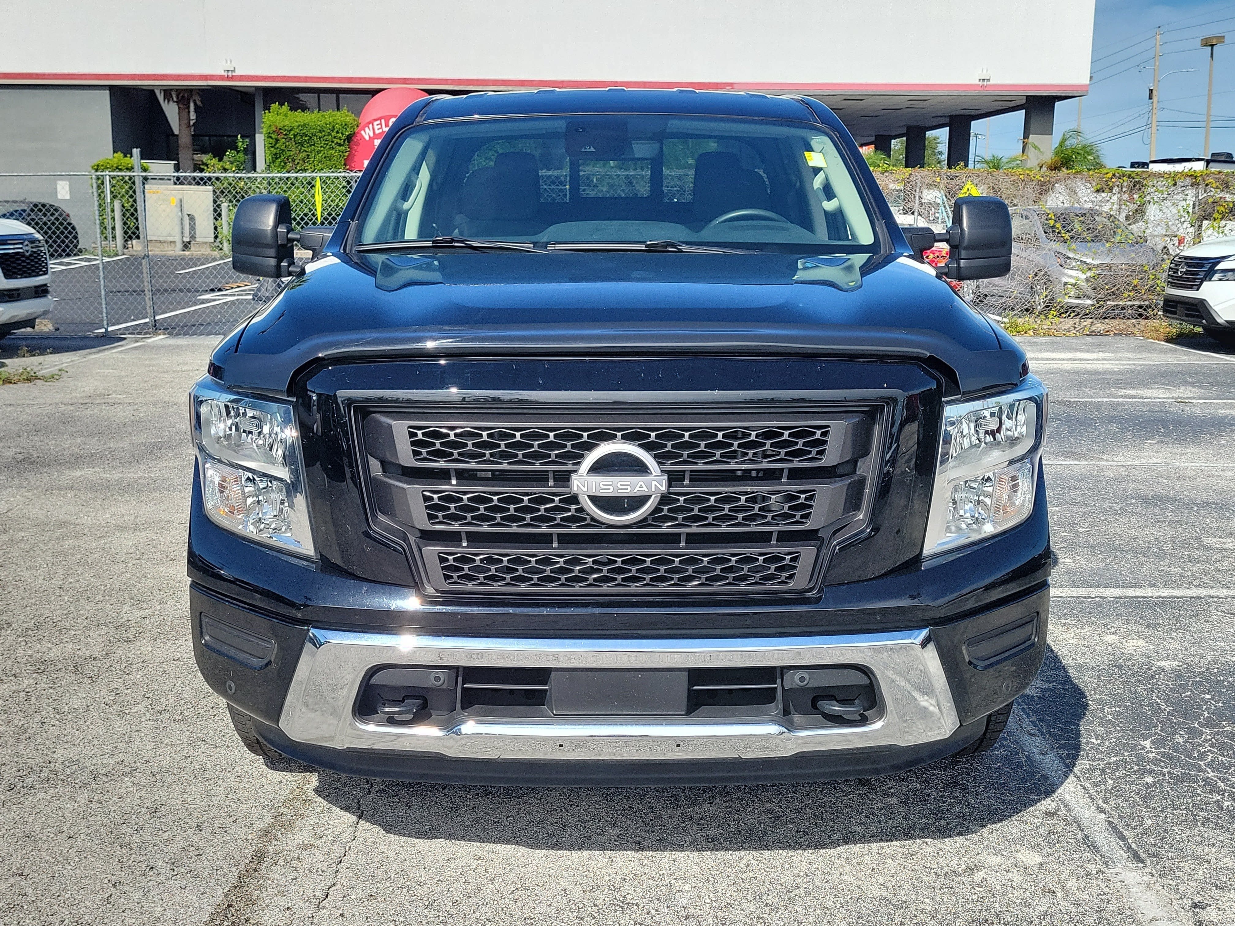 2023 Nissan Titan SV