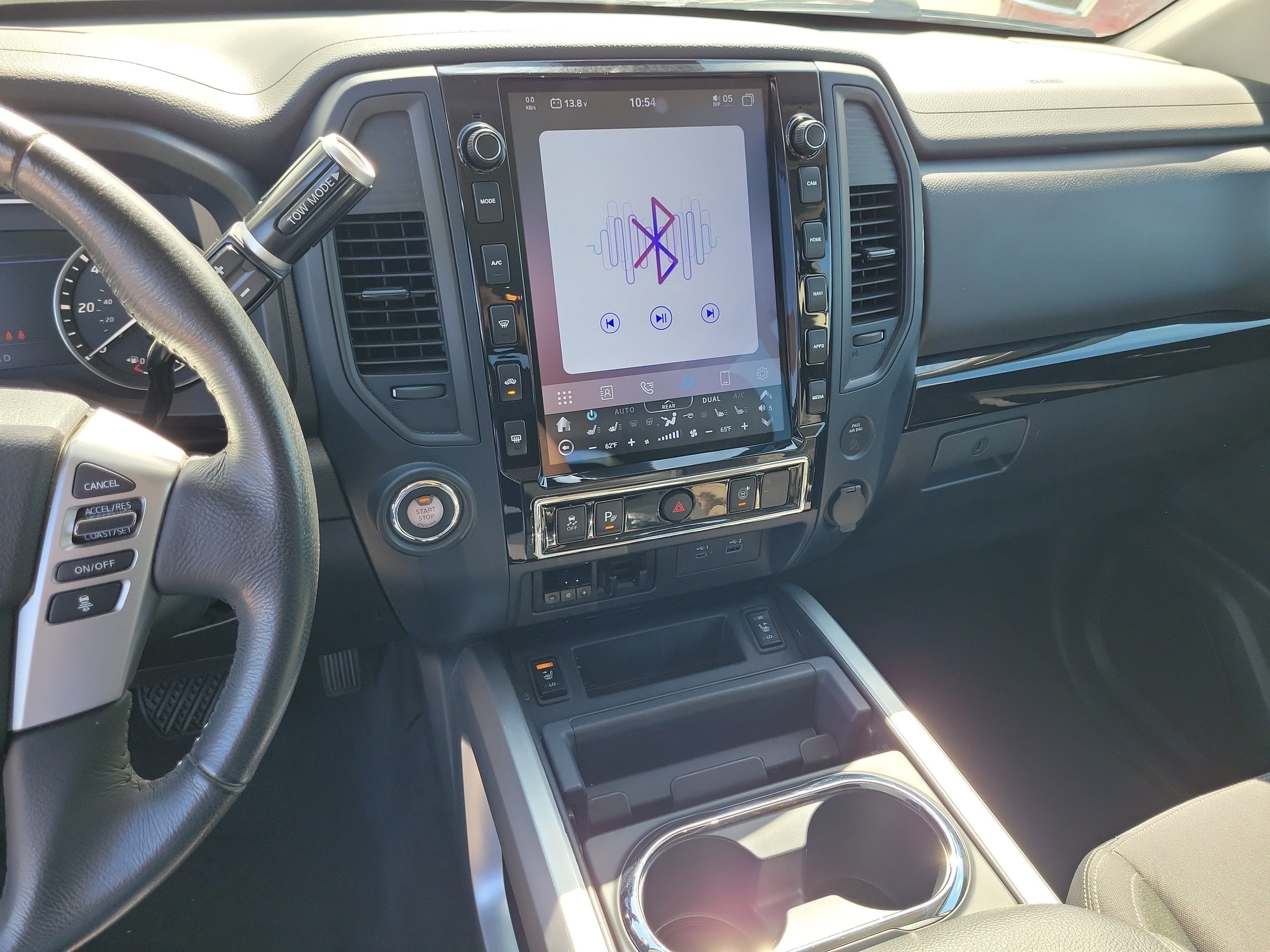 2023 Nissan Titan SV