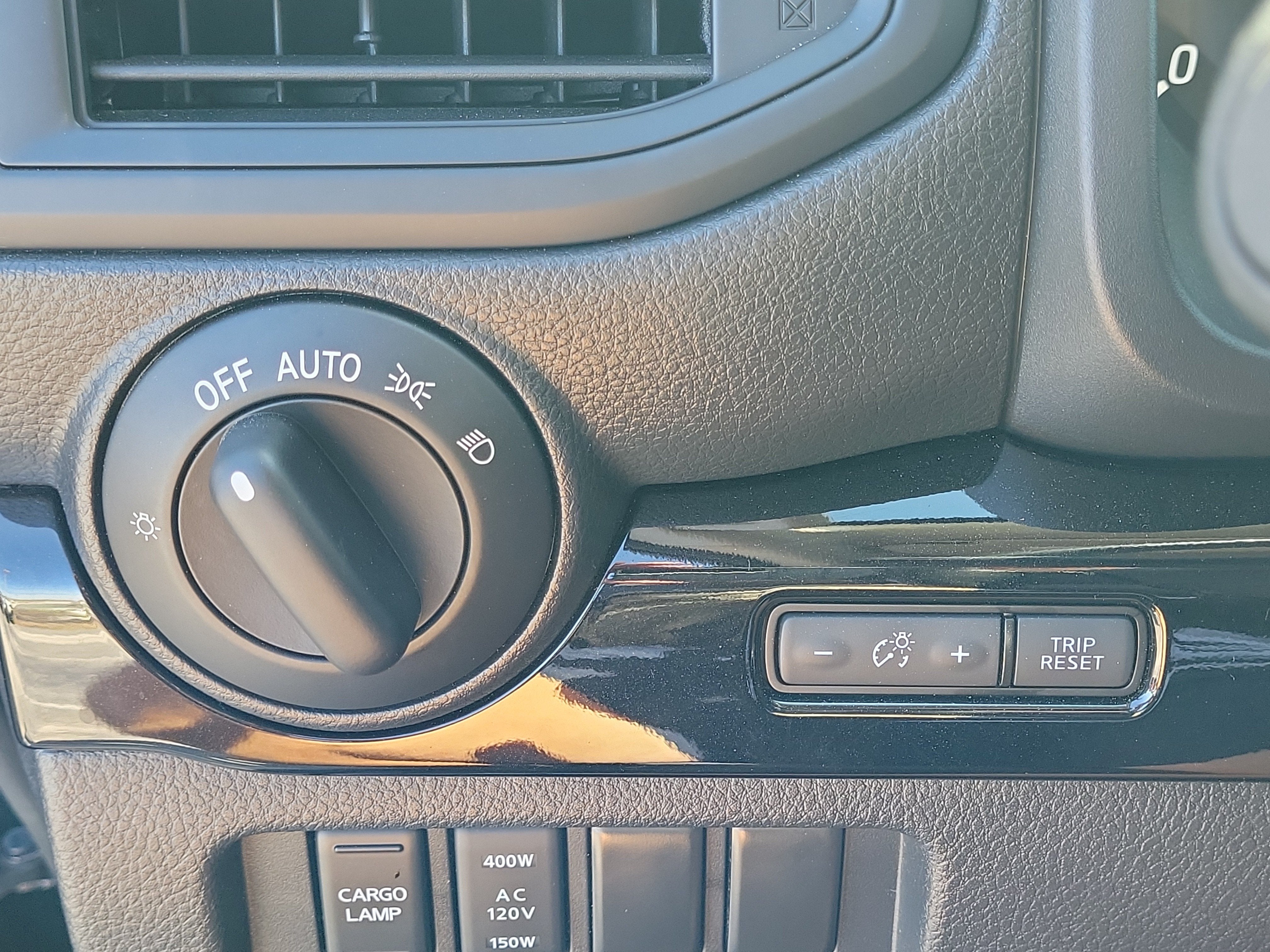 2023 Nissan Titan SV