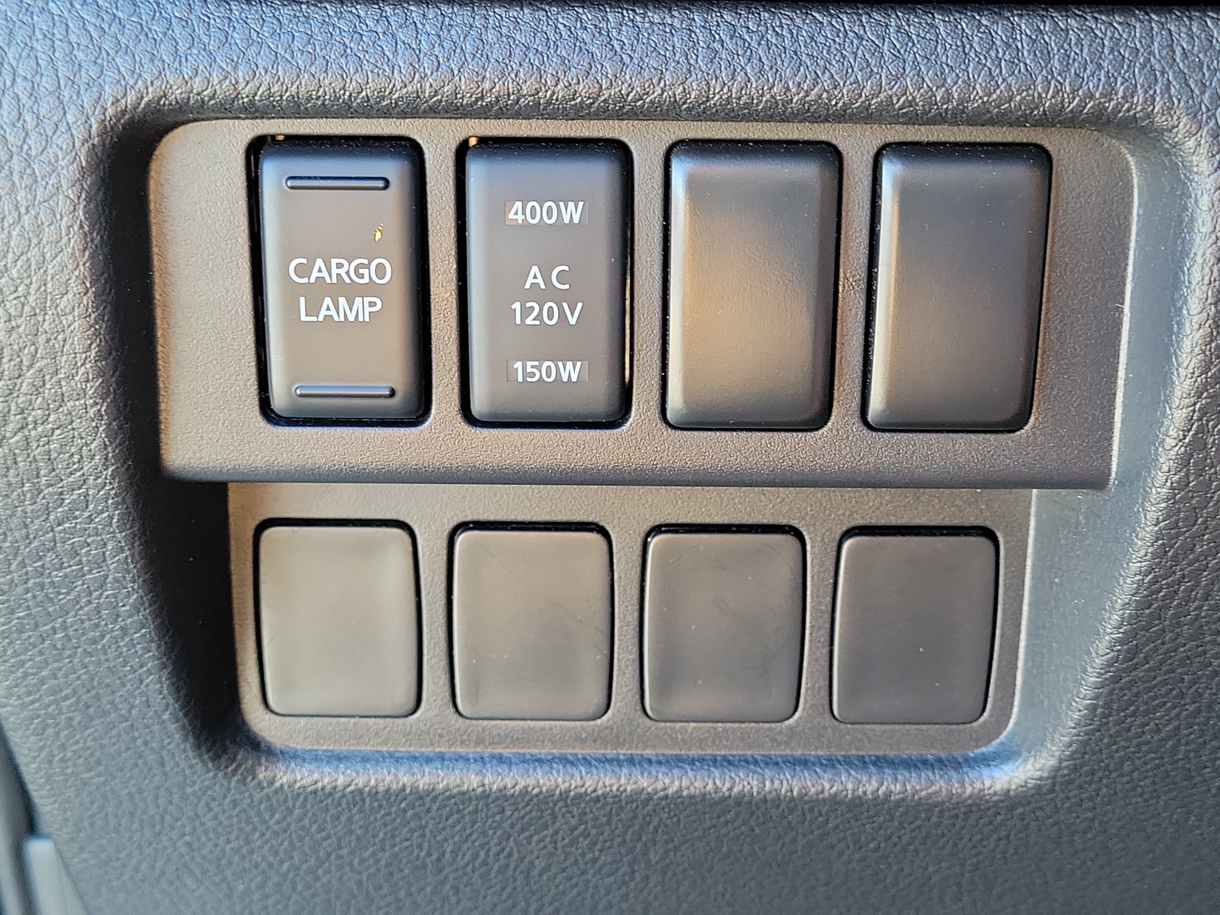 2023 Nissan Titan SV