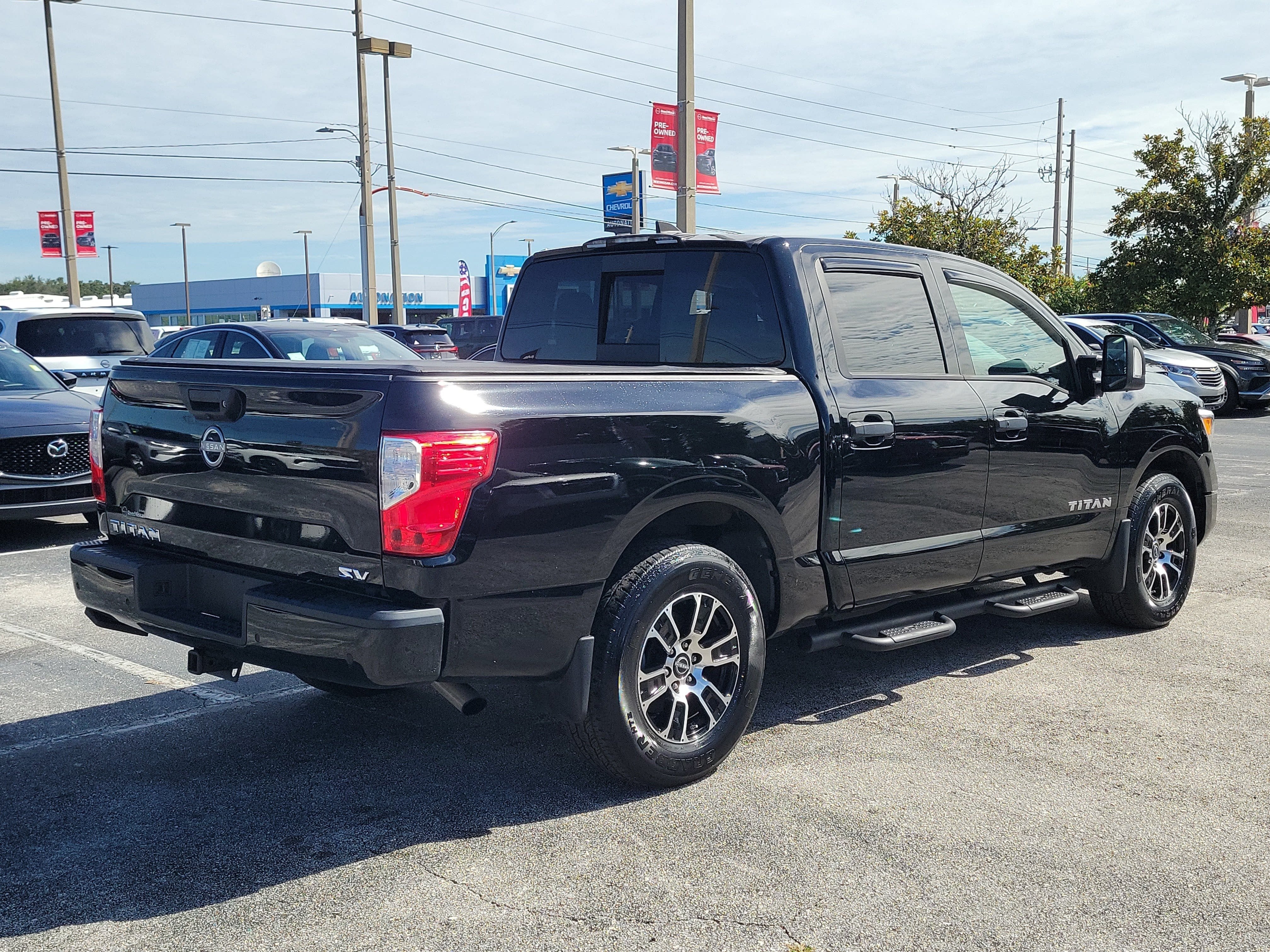 2023 Nissan Titan SV