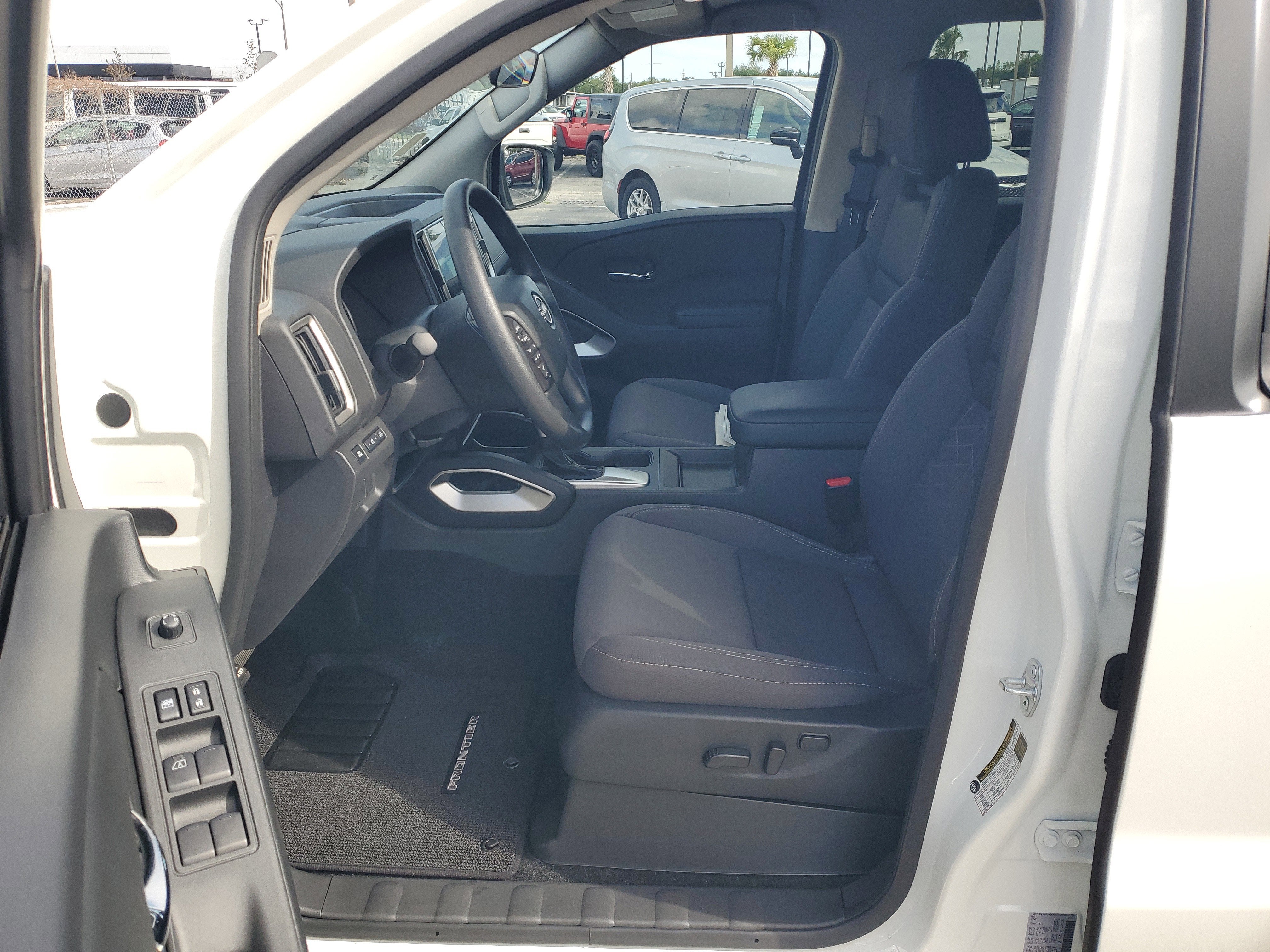 2025 Nissan Frontier SV