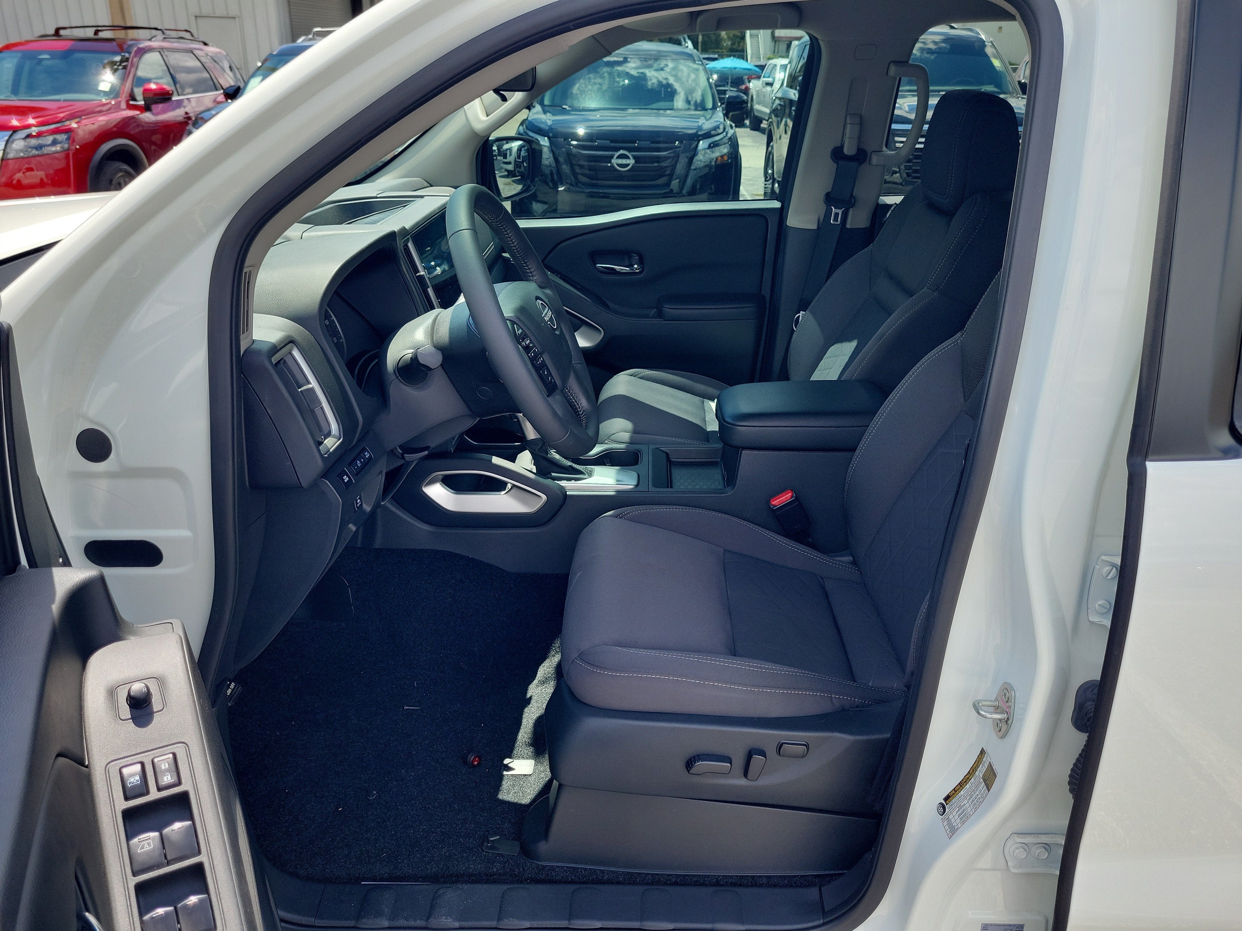 2025 Nissan Frontier SV