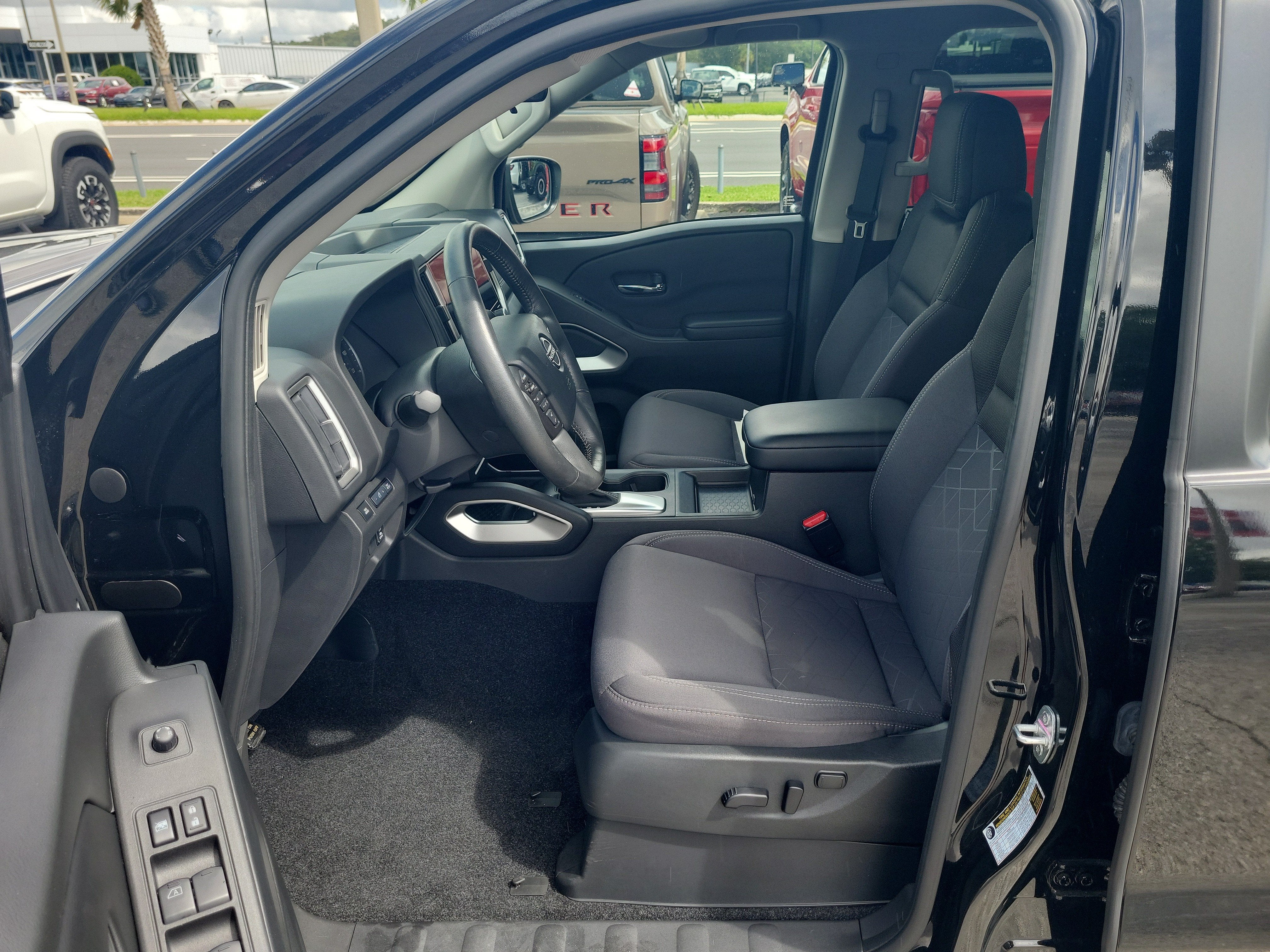 2025 Nissan Frontier SV