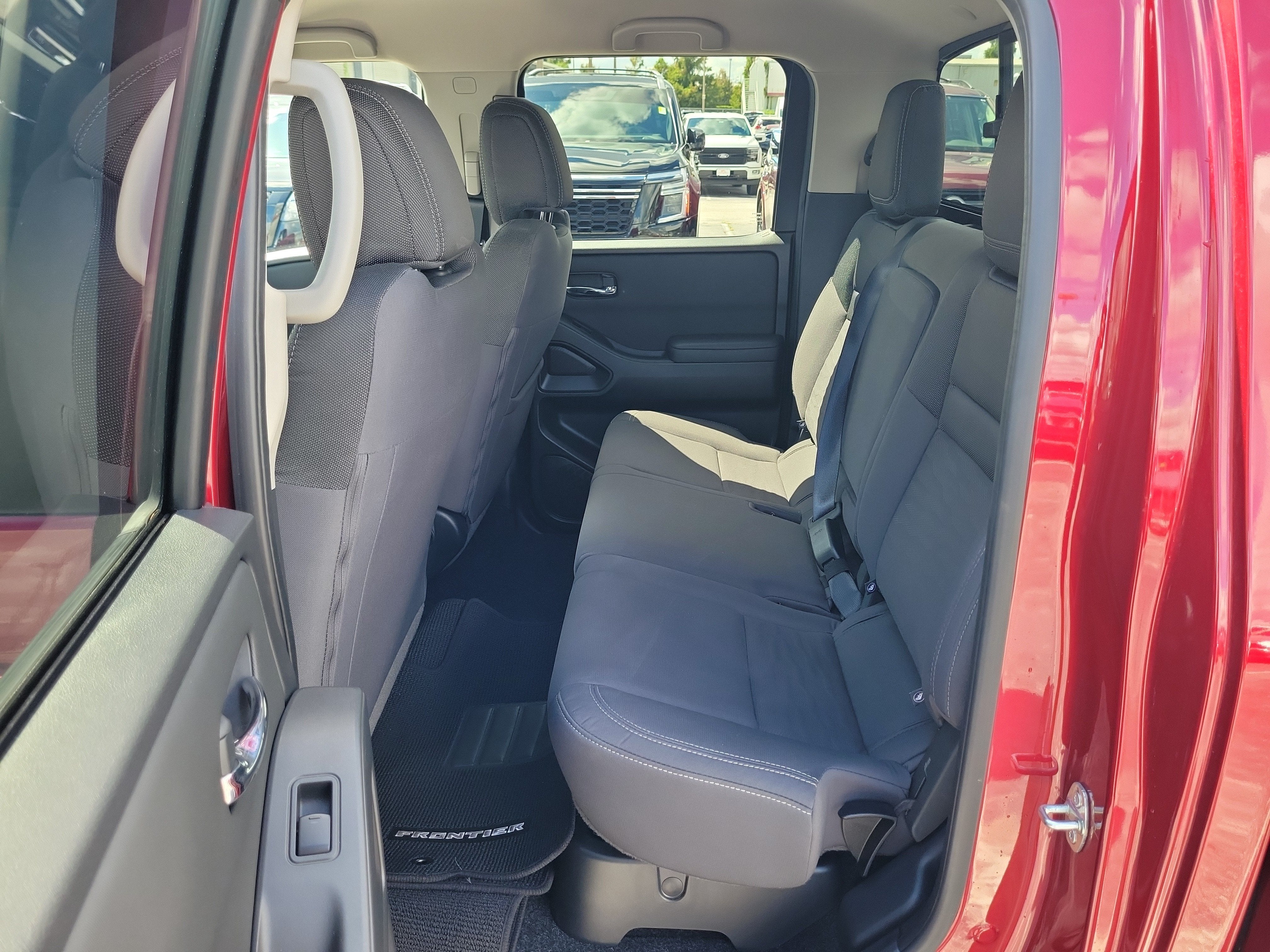2024 Nissan Frontier SV