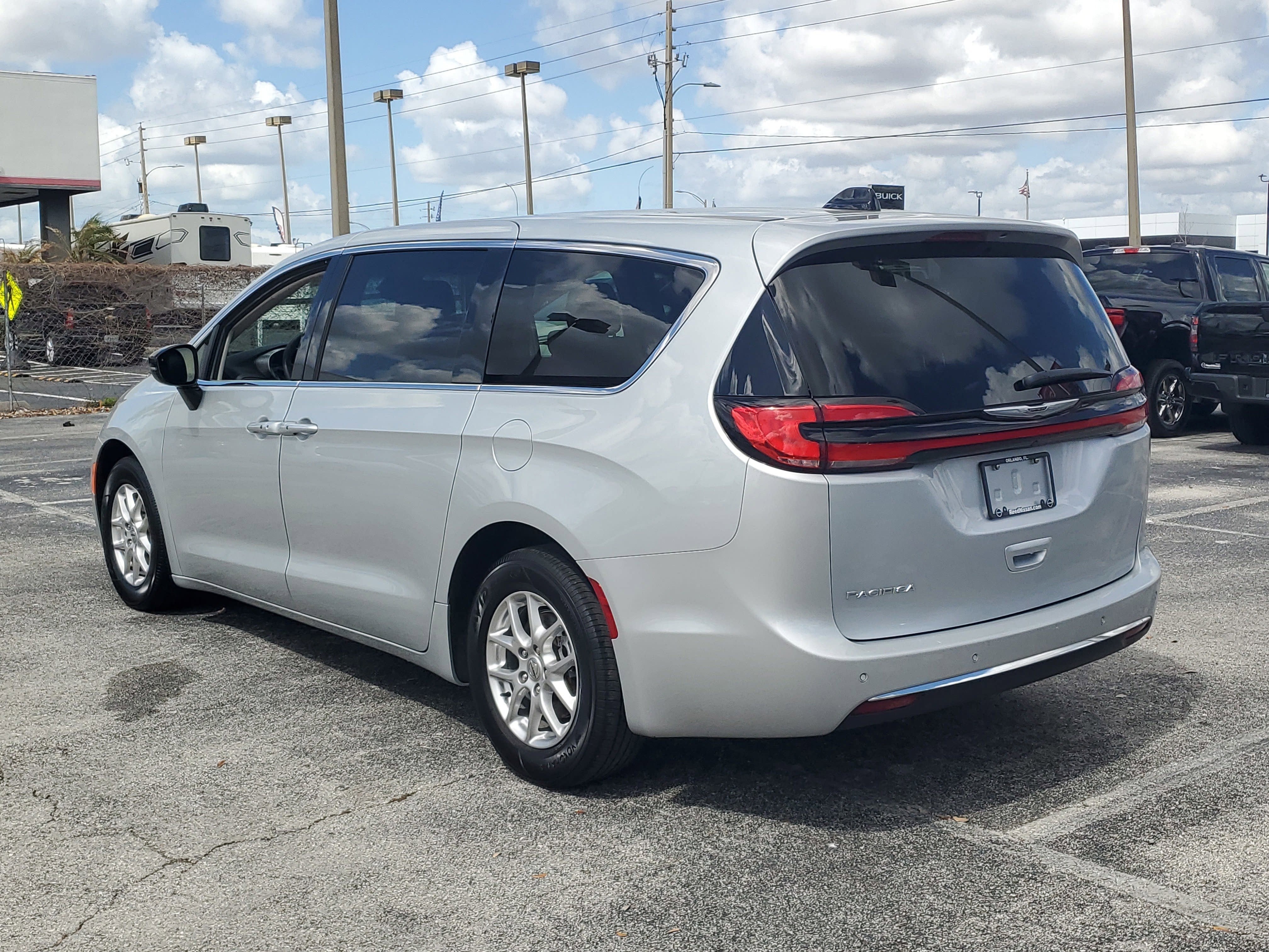 2024 Chrysler Pacifica Touring L