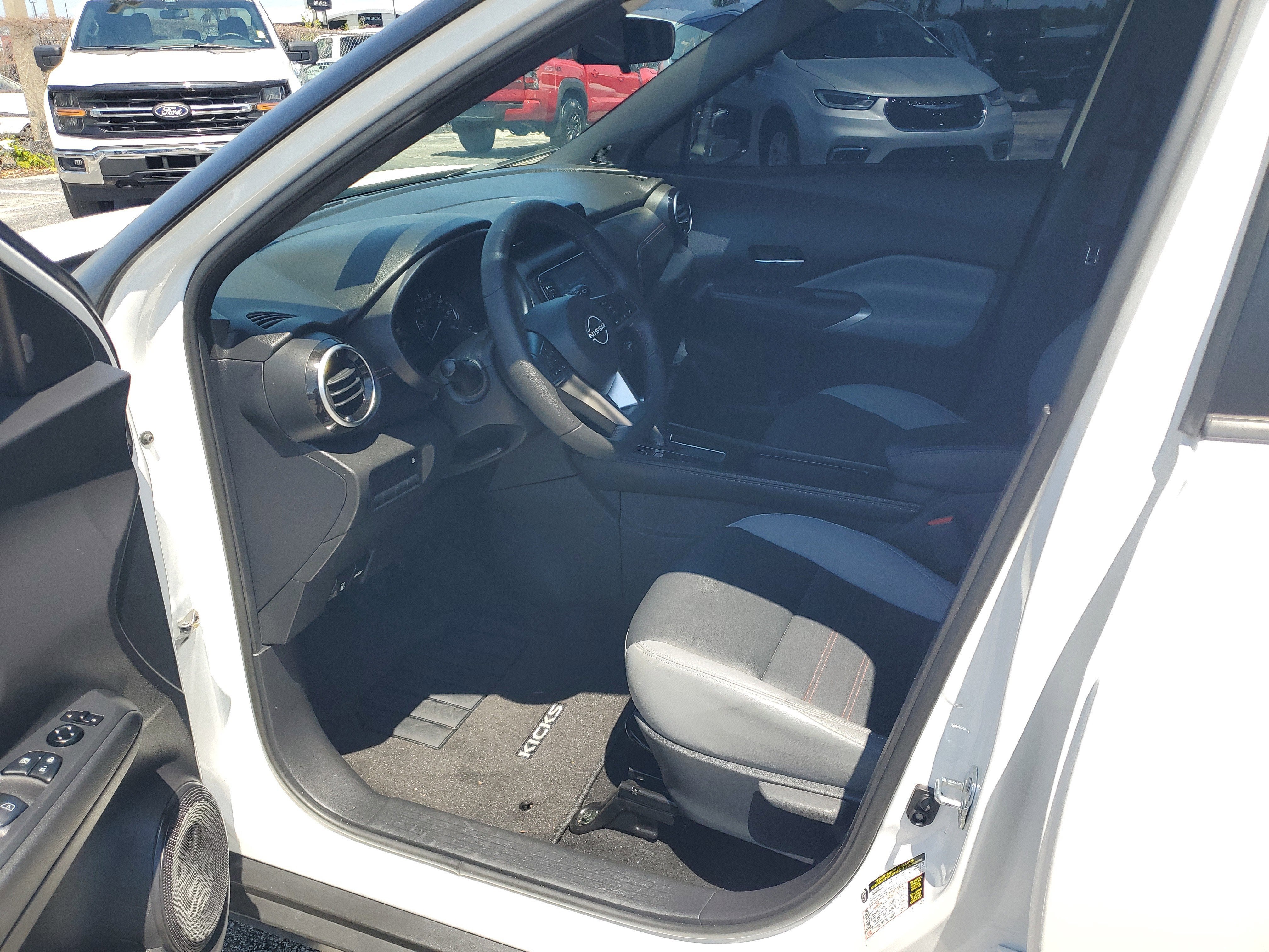 2024 Nissan Kicks SR