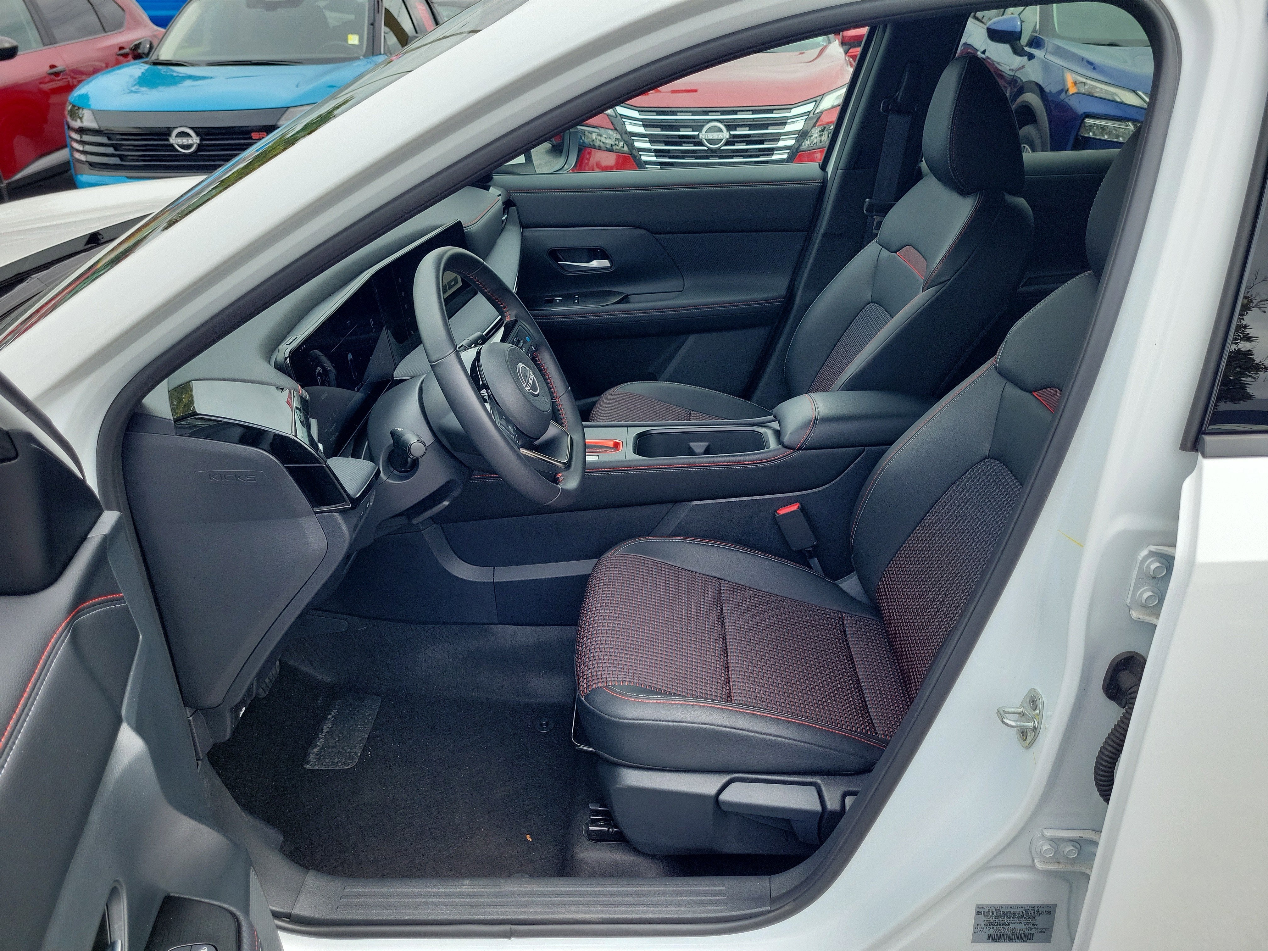 2025 Nissan Kicks SR