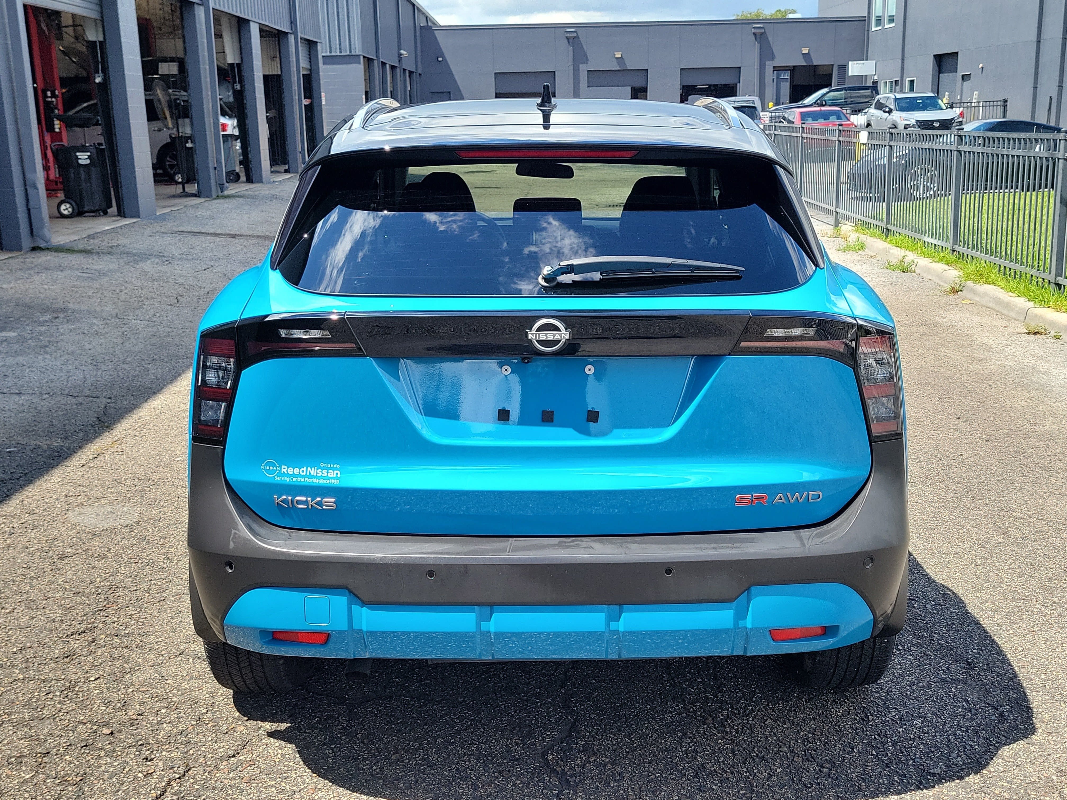 2025 Nissan Kicks SR