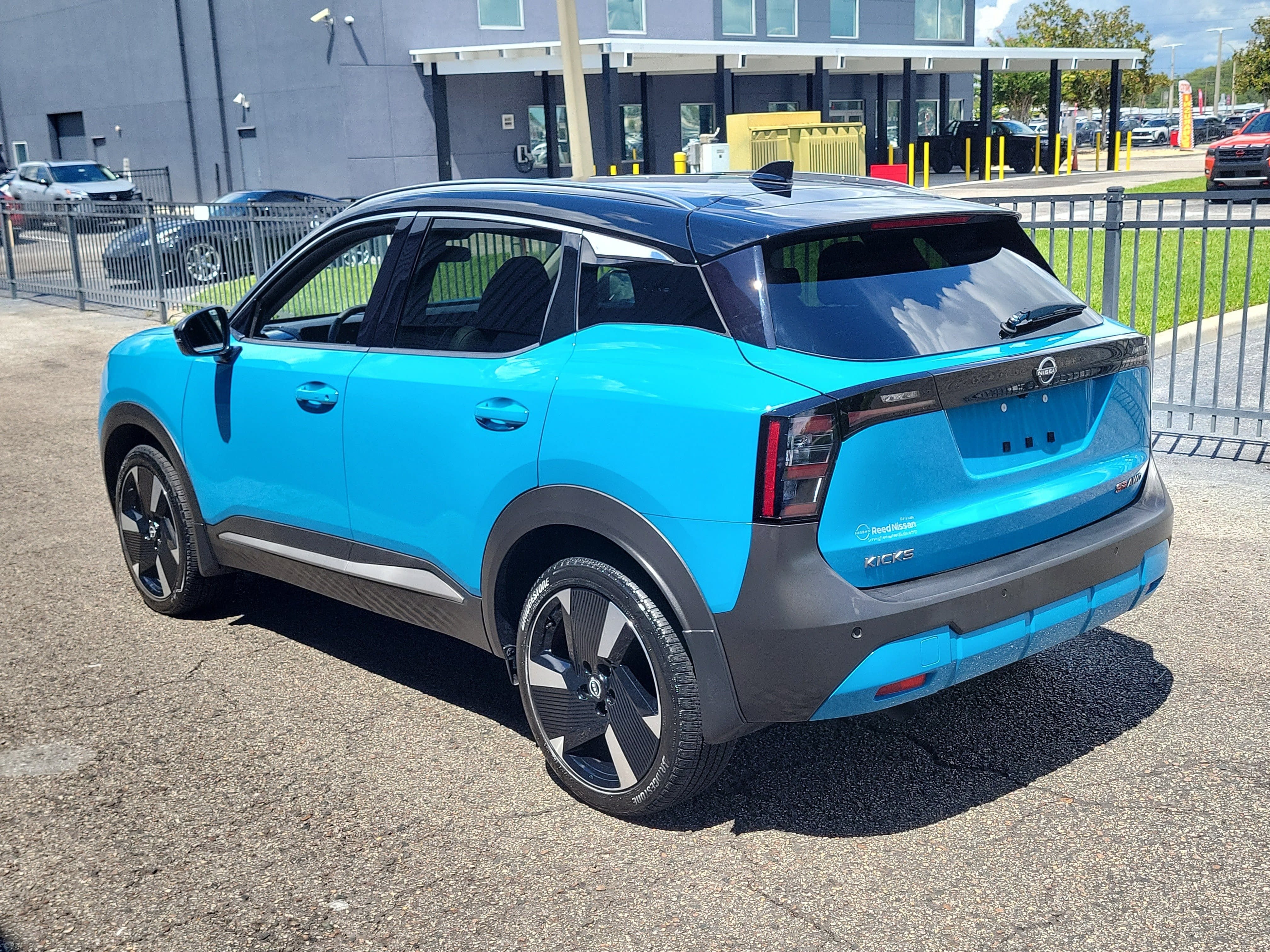 2025 Nissan Kicks SR