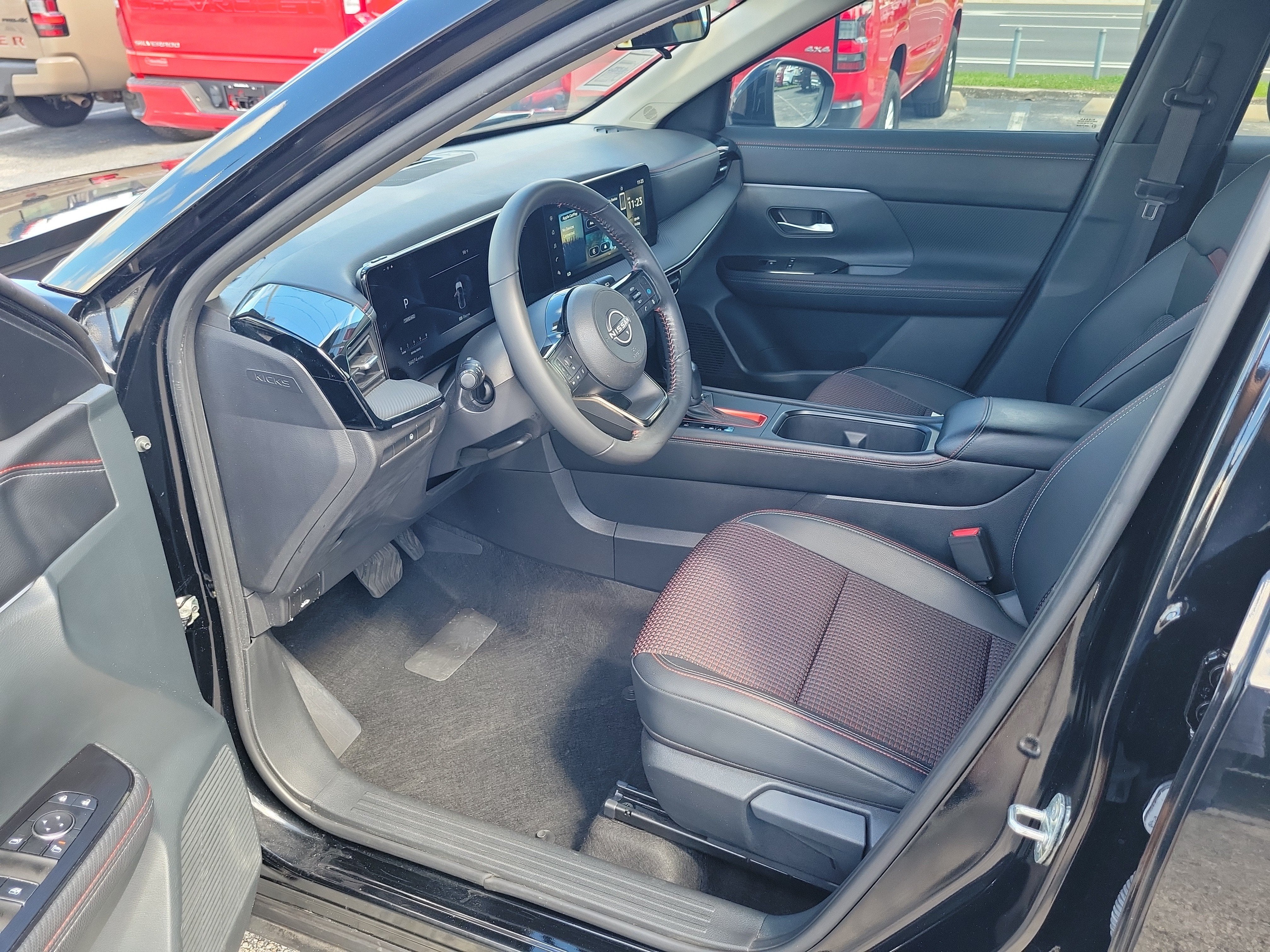 2025 Nissan Kicks SR