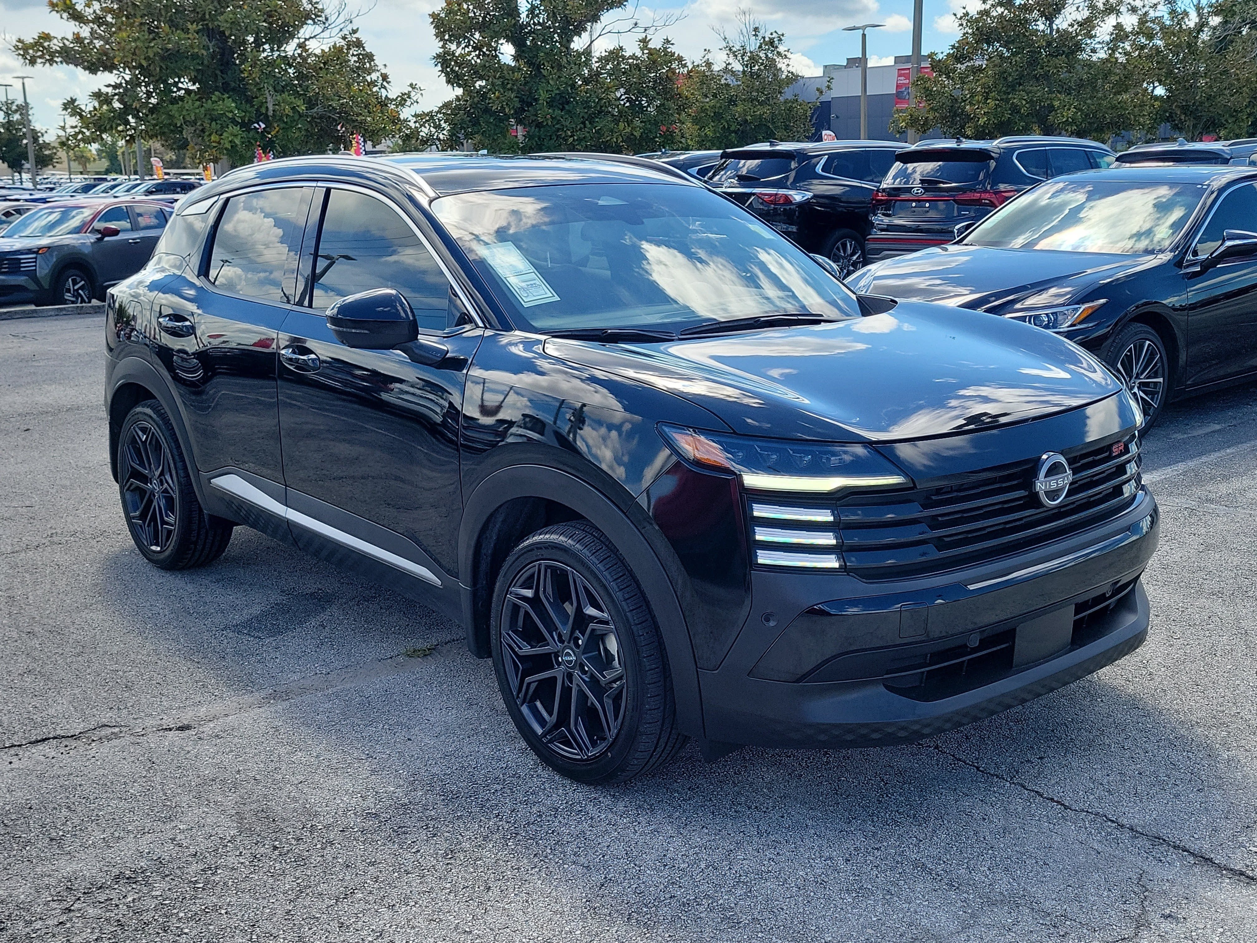 2025 Nissan Kicks SR