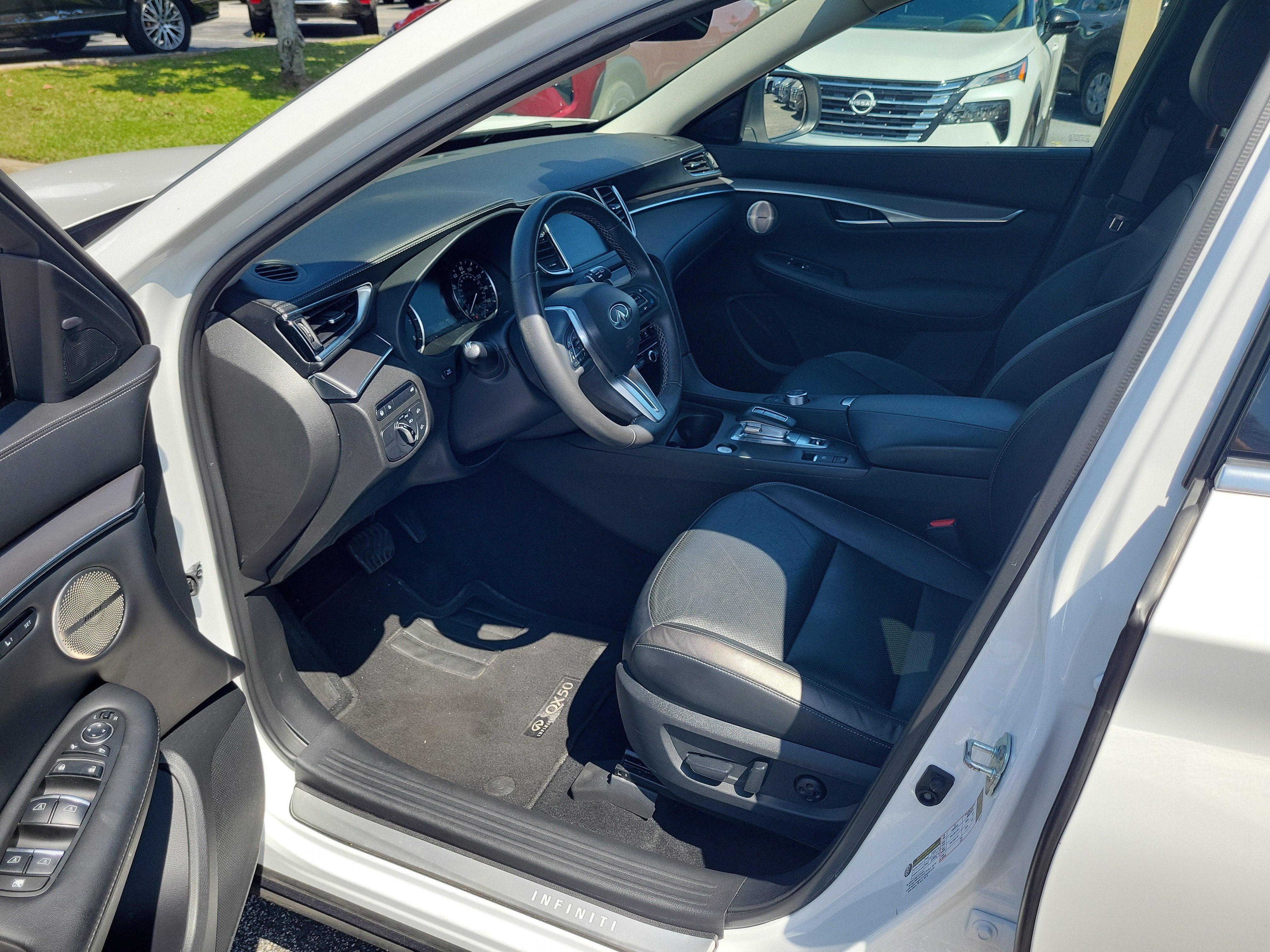 2023 INFINITI QX50 LUXE