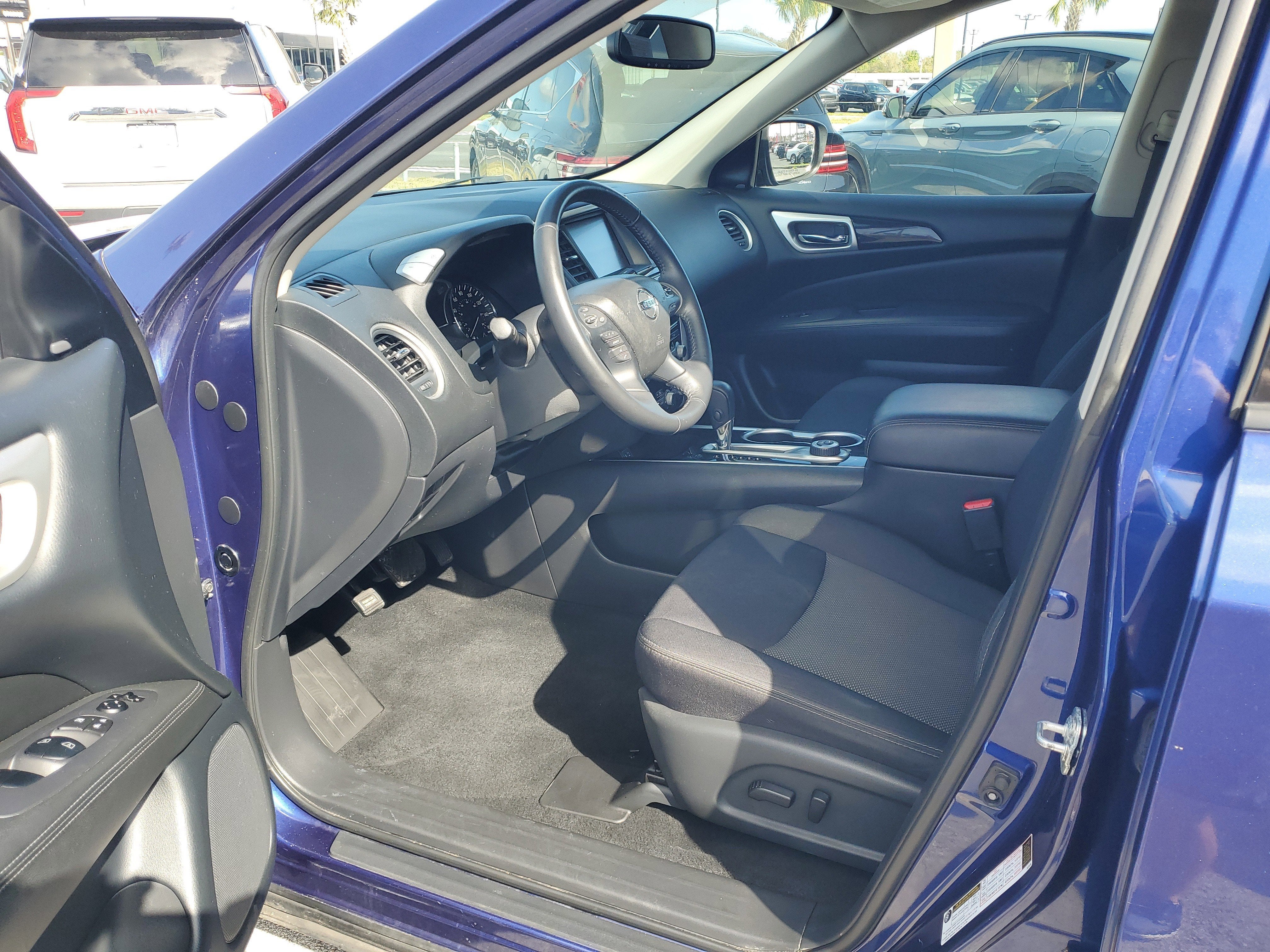 2019 Nissan Pathfinder SV