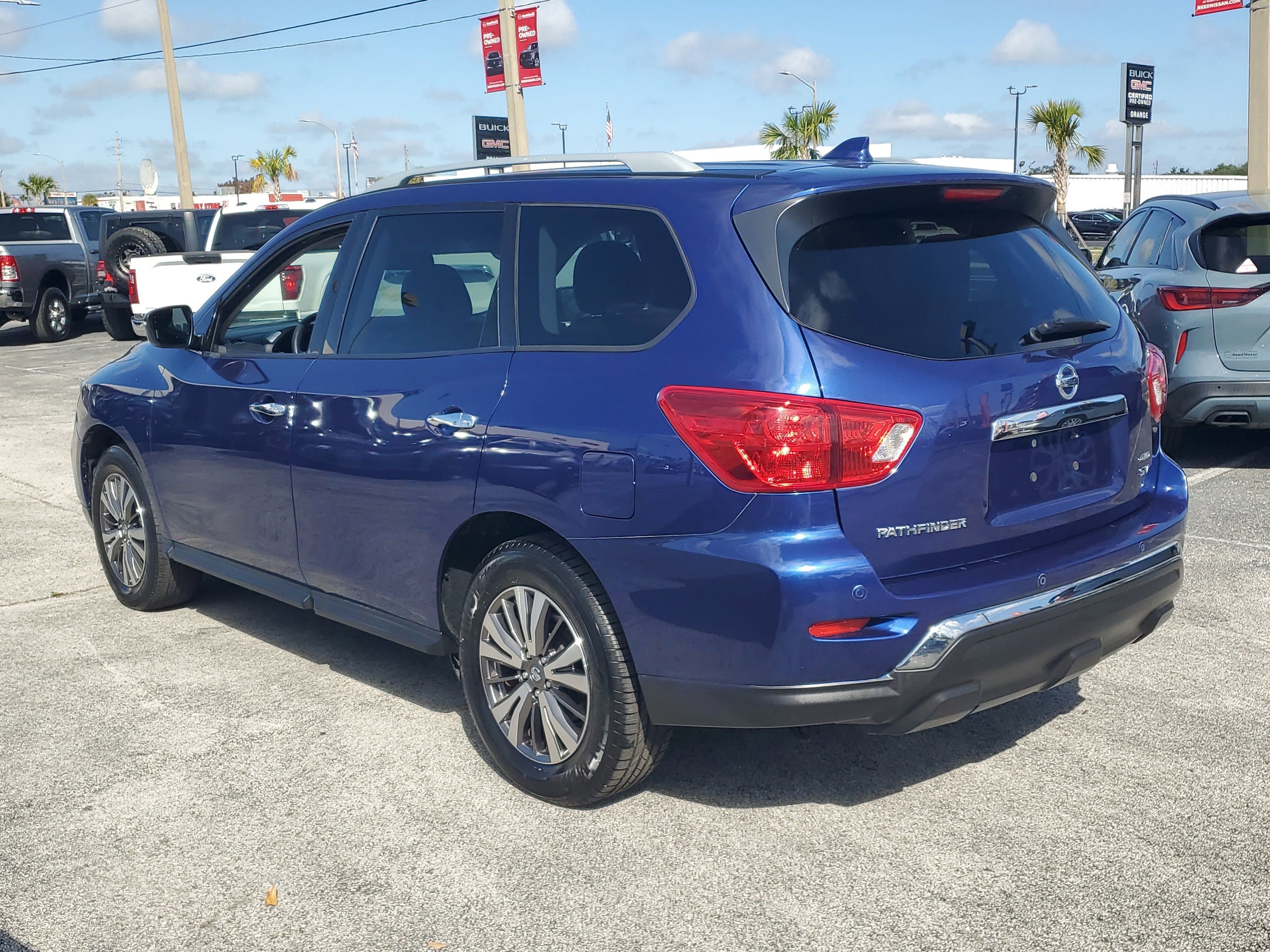 2019 Nissan Pathfinder SV