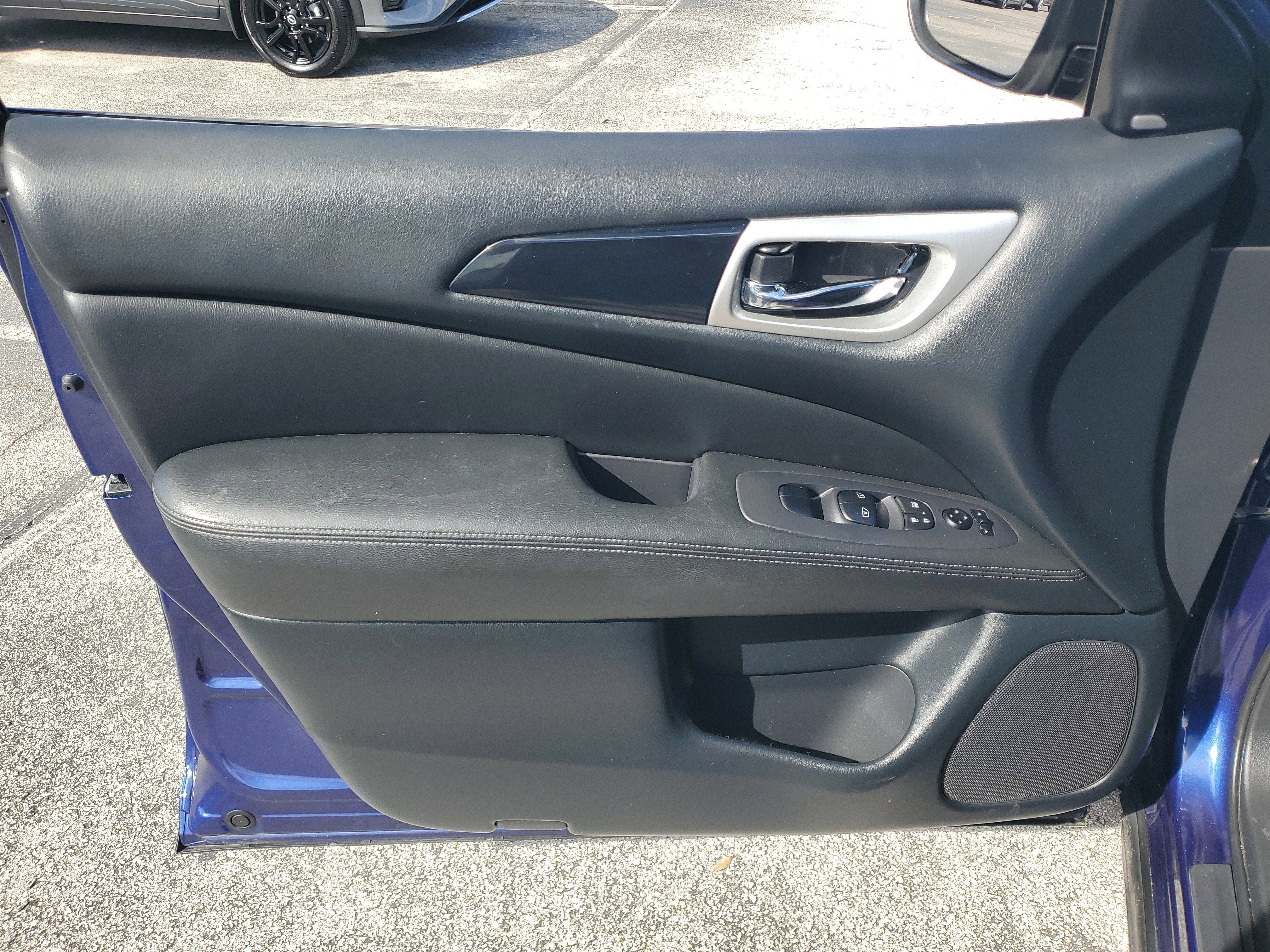 2019 Nissan Pathfinder SV