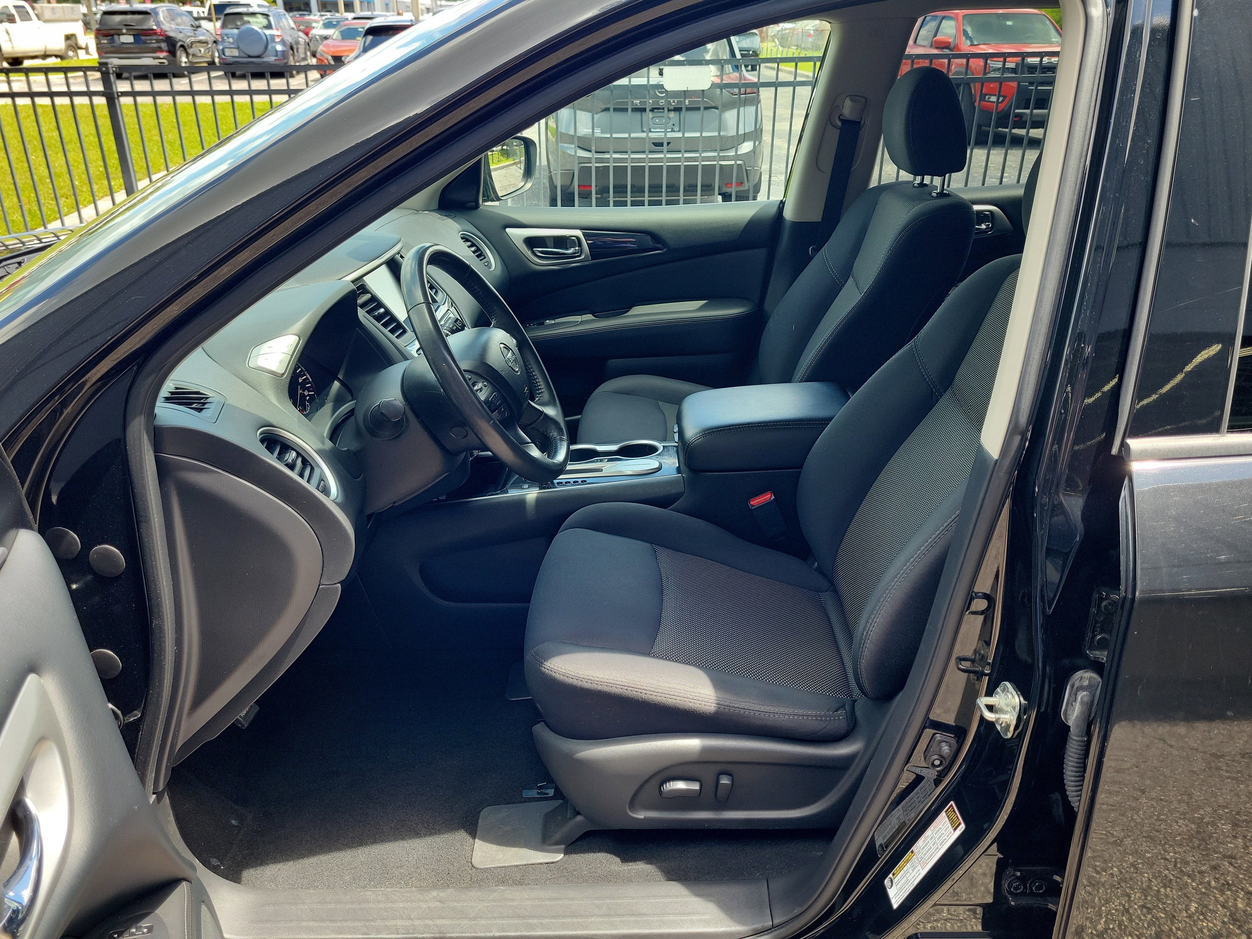 2019 Nissan Pathfinder SV