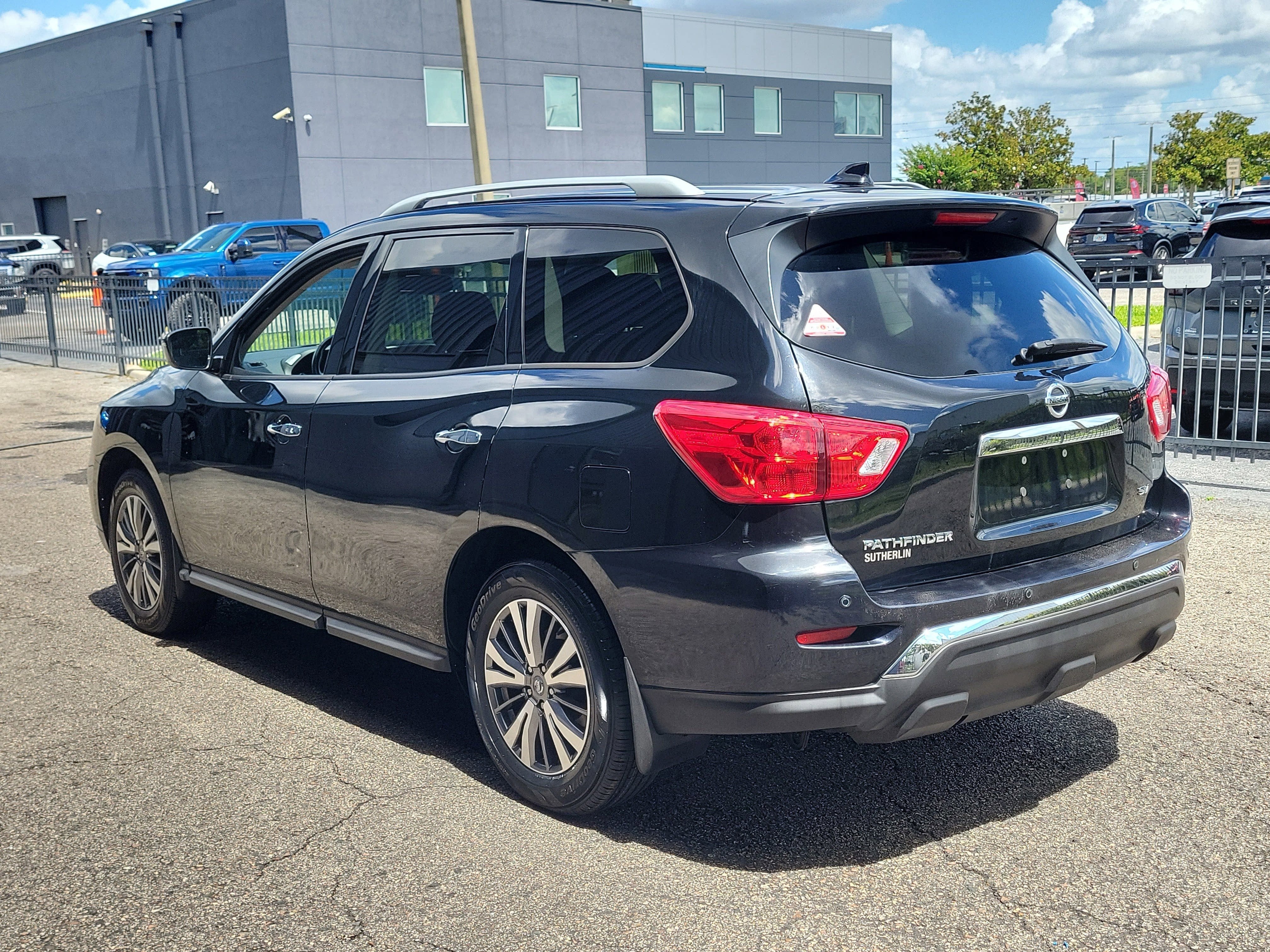 2019 Nissan Pathfinder SV