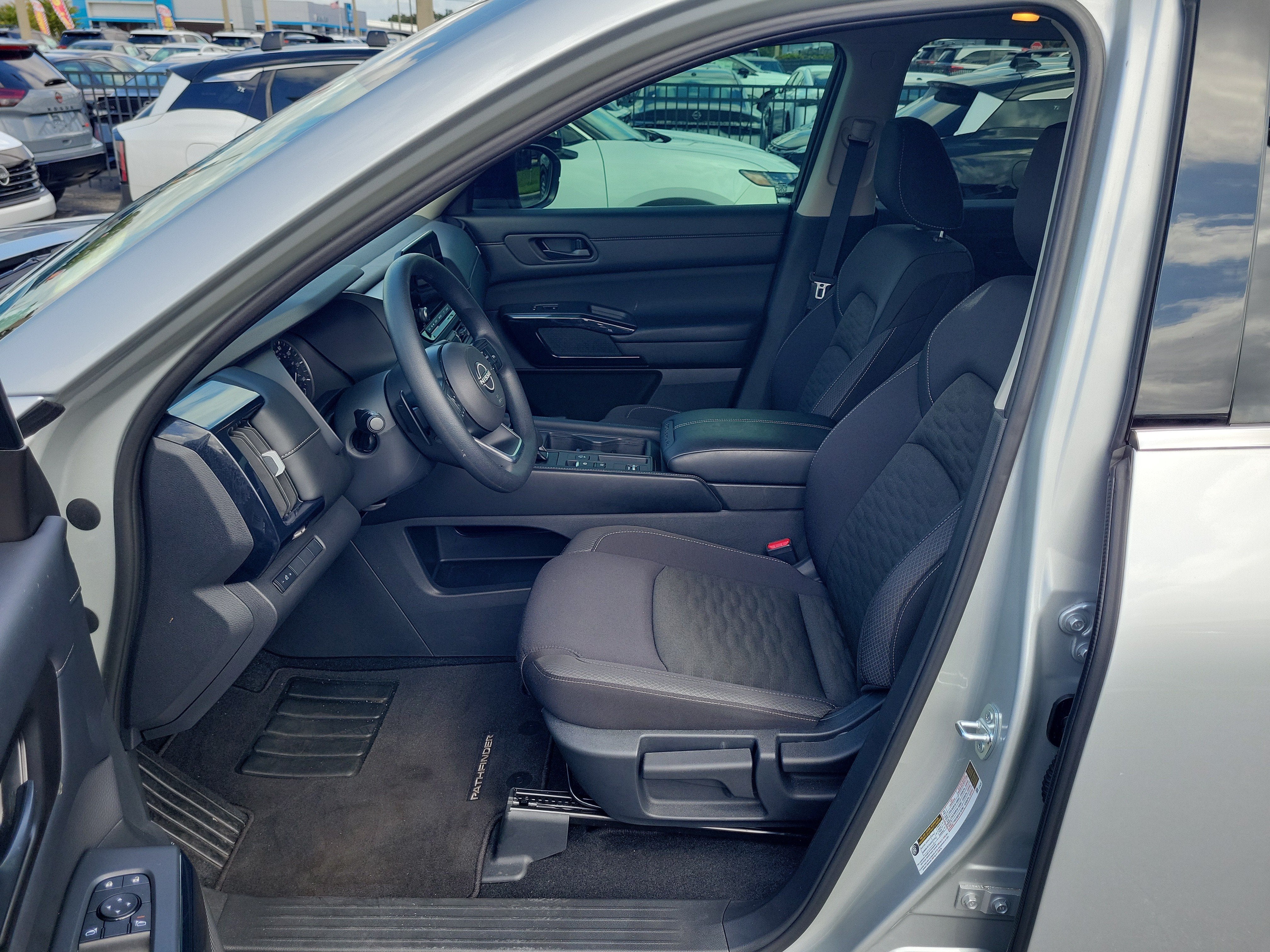2025 Nissan Pathfinder S
