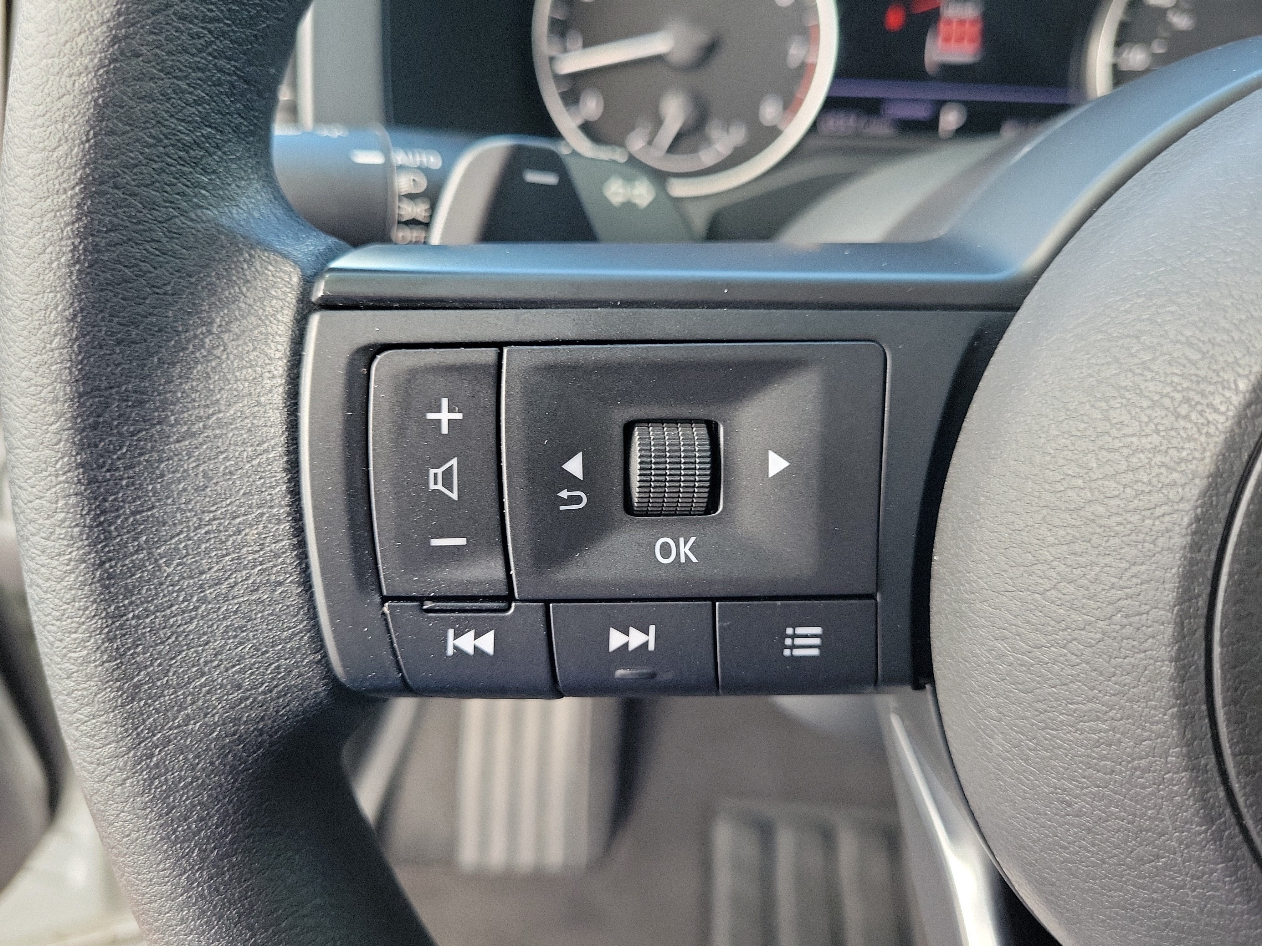 2025 Nissan Pathfinder S