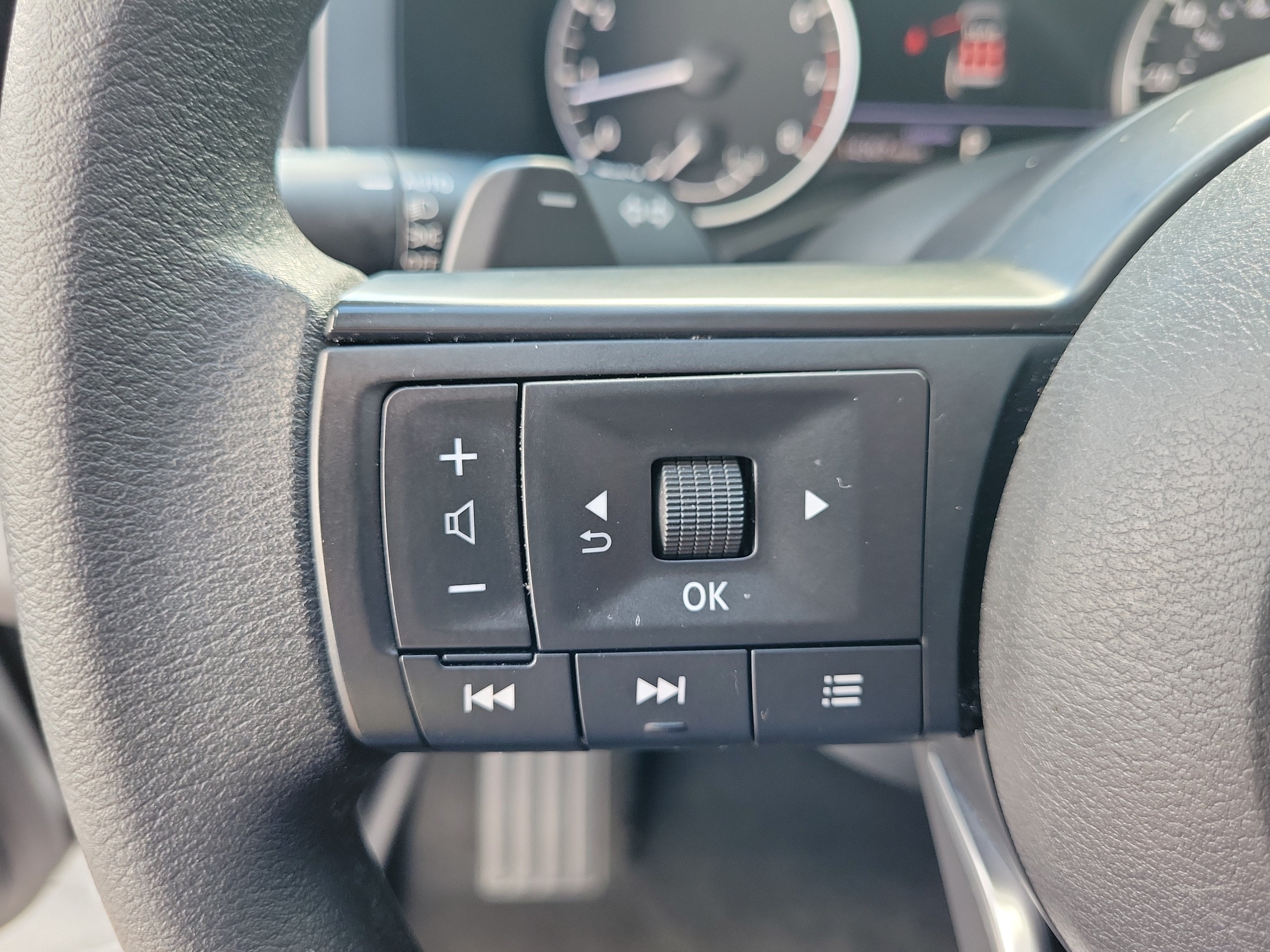 2025 Nissan Pathfinder S