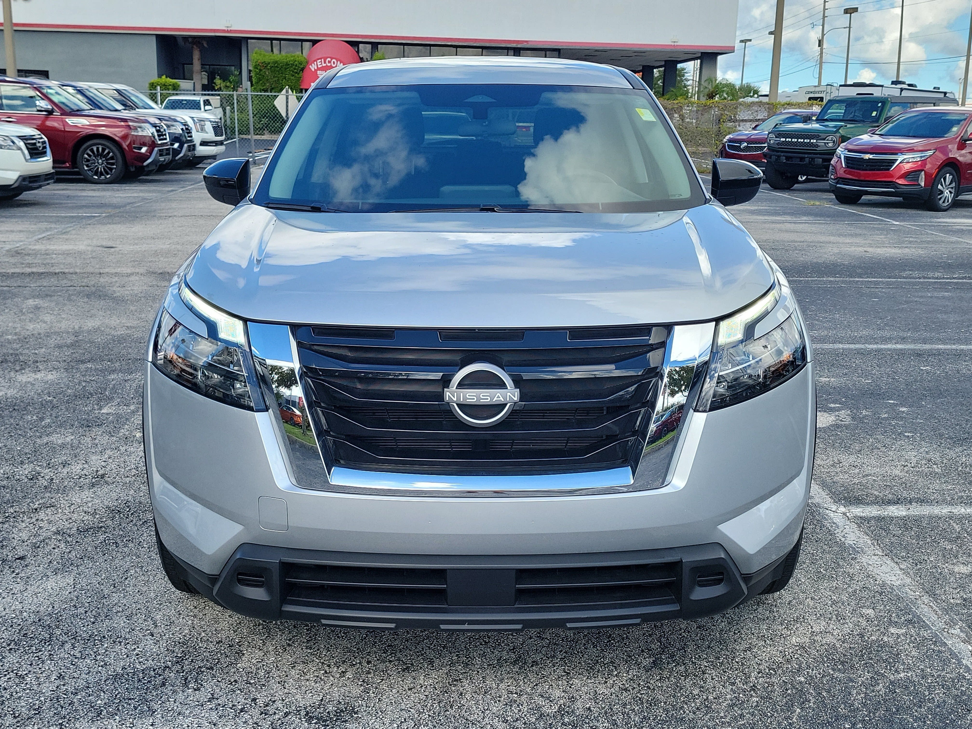 2025 Nissan Pathfinder S